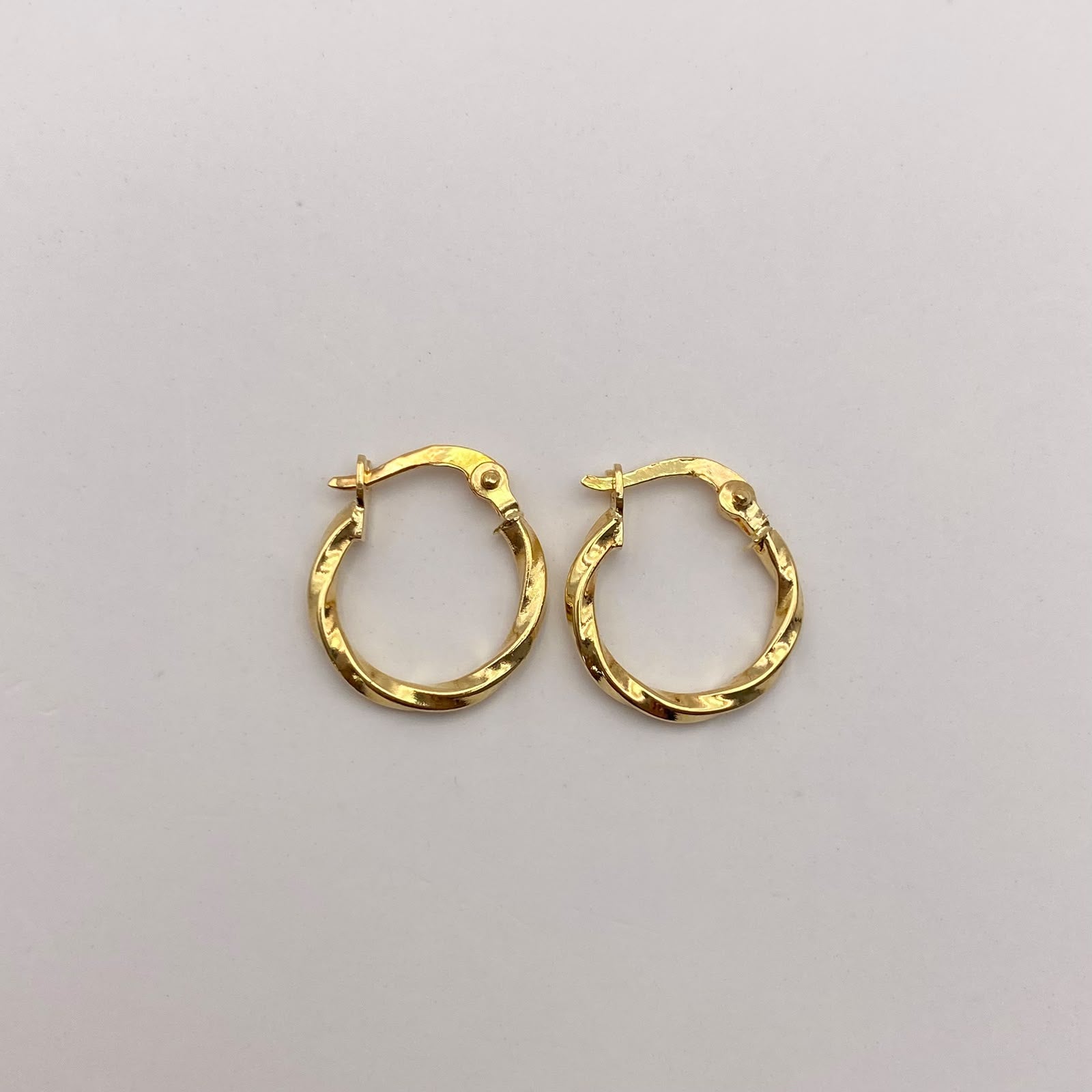 Candonga troquelada Oro amarillo 18k 0,85 Gr / 1,5 Cm