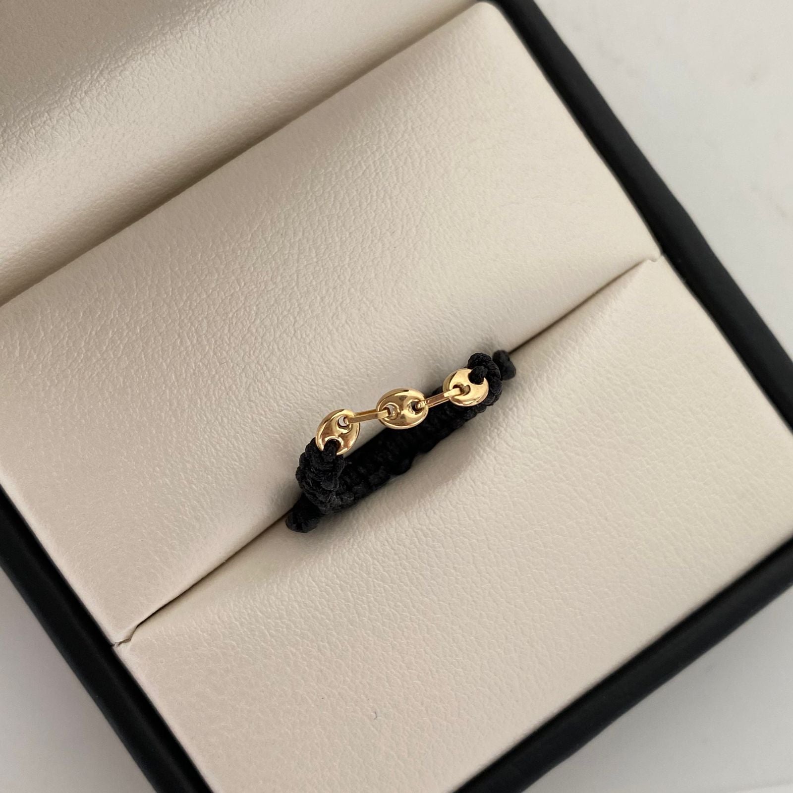 Anillo Tejido herraje eslabones hilo negro ajustable Oro amarillo 18k / Talla 7 / 0,2 Gr
