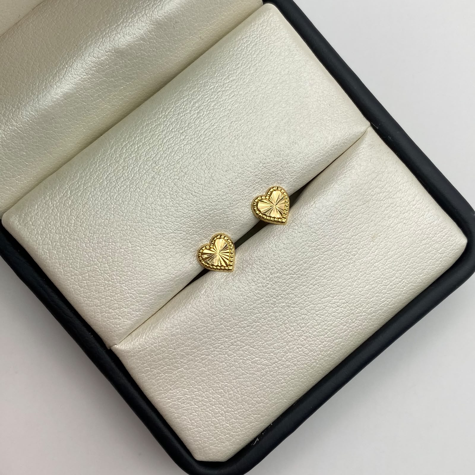 Topos corazón diamantado Oro amarillo 18k 0,45 Gr / 7,10 mm
