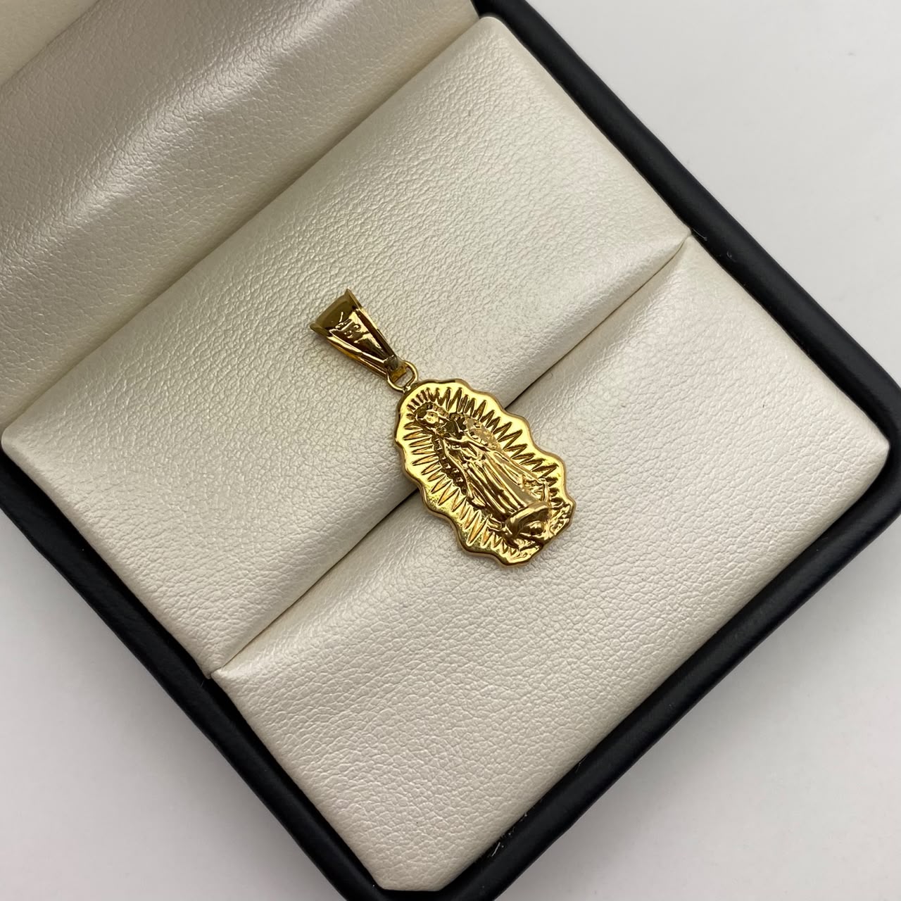 Dije virgen guadalupe Oro amarillo 18k 1,75 Gr / 14,5 mm / 3,5 Cm