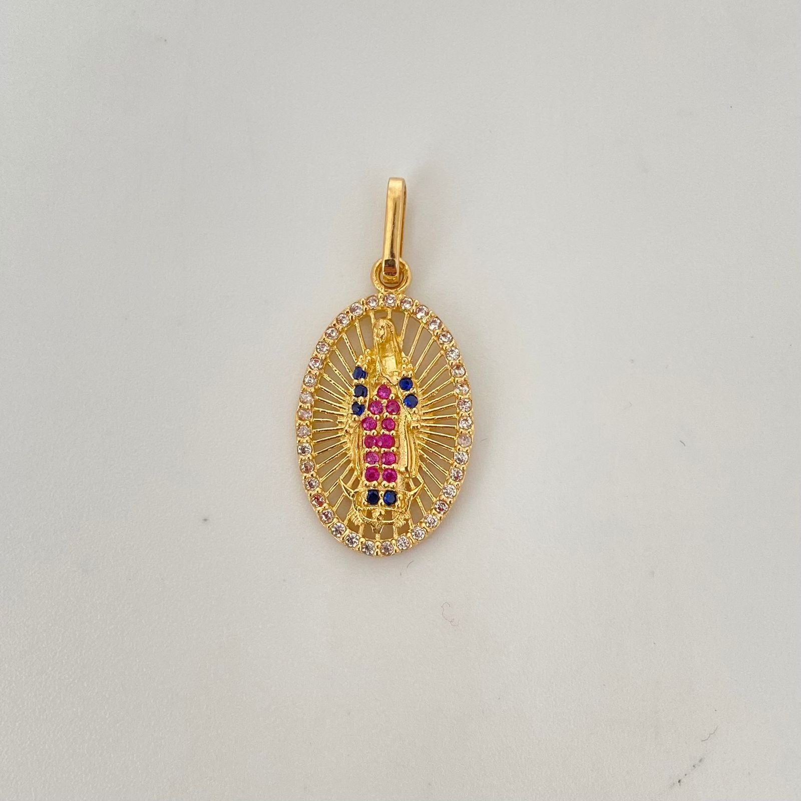 Dije virgen de guadalupe con circones rosado, azul y blanco  Oro amarillo 18k 1,85 Gr / 2,9 Cm