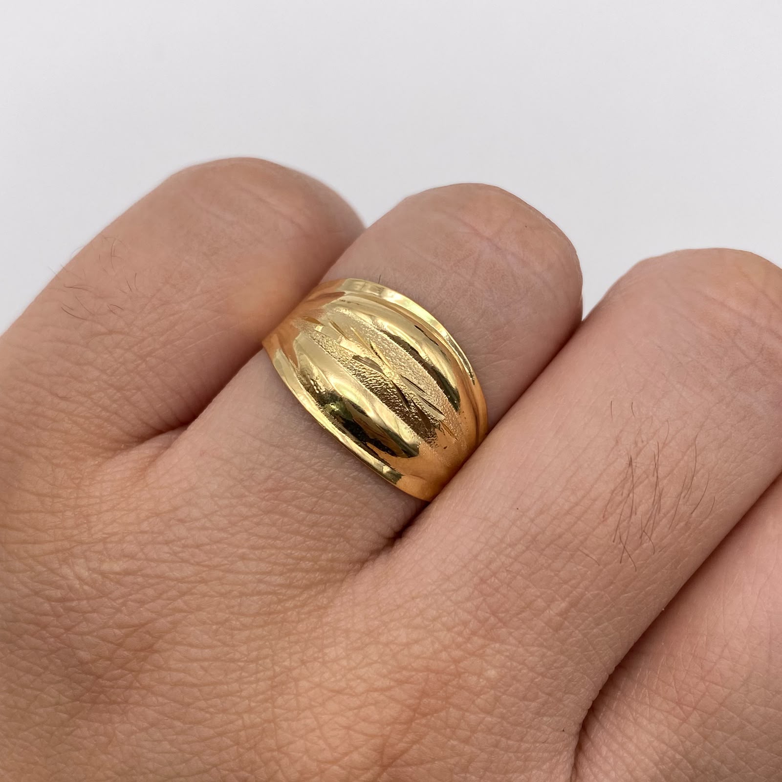 Anillo Troquel espiga diamantada Oro amarillo 18k / Talla 8 / 1,95 Gr / 4,3 mm