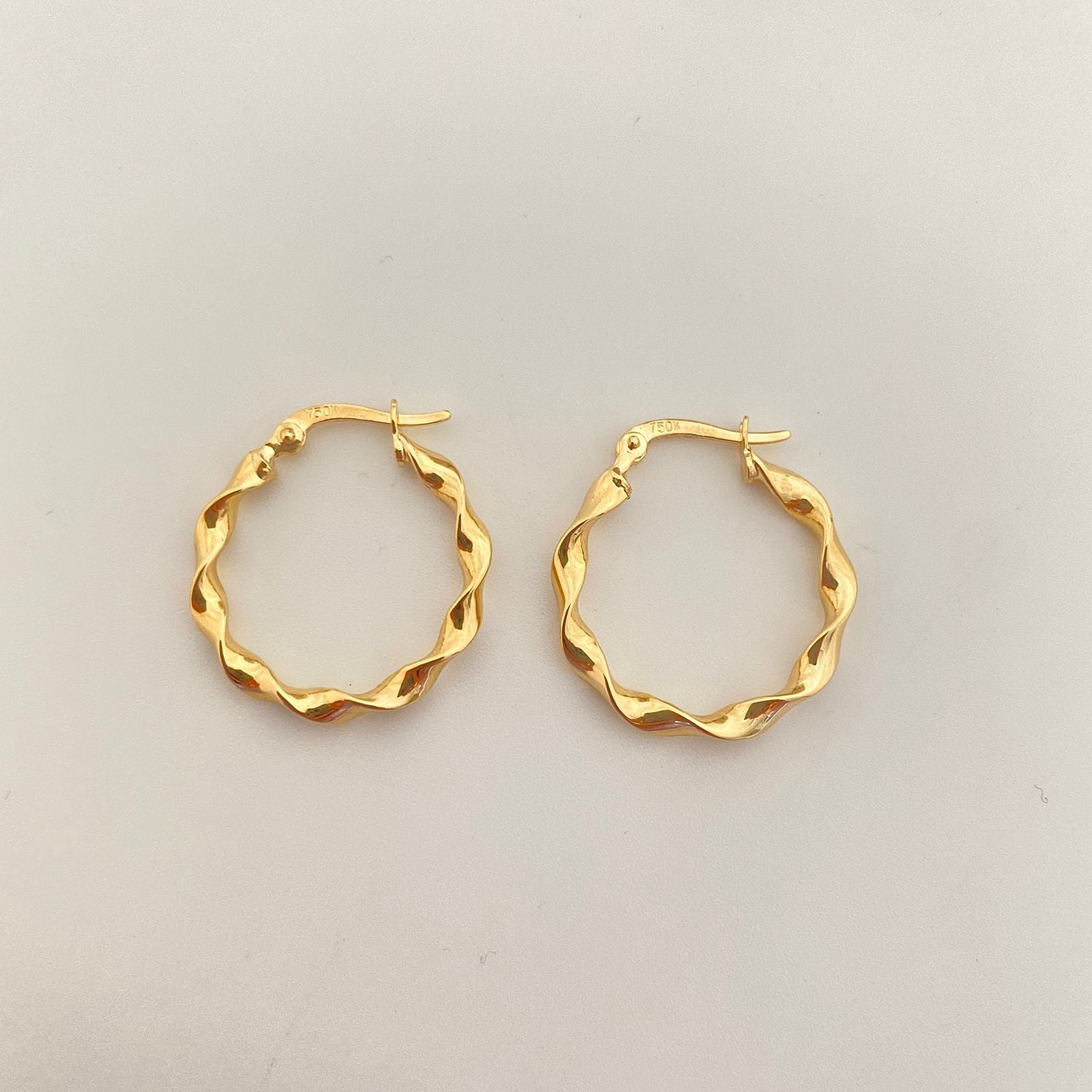 Candonga entrochada olas Oro amarillo 18k 1,60 Gr / 2,5 Cm