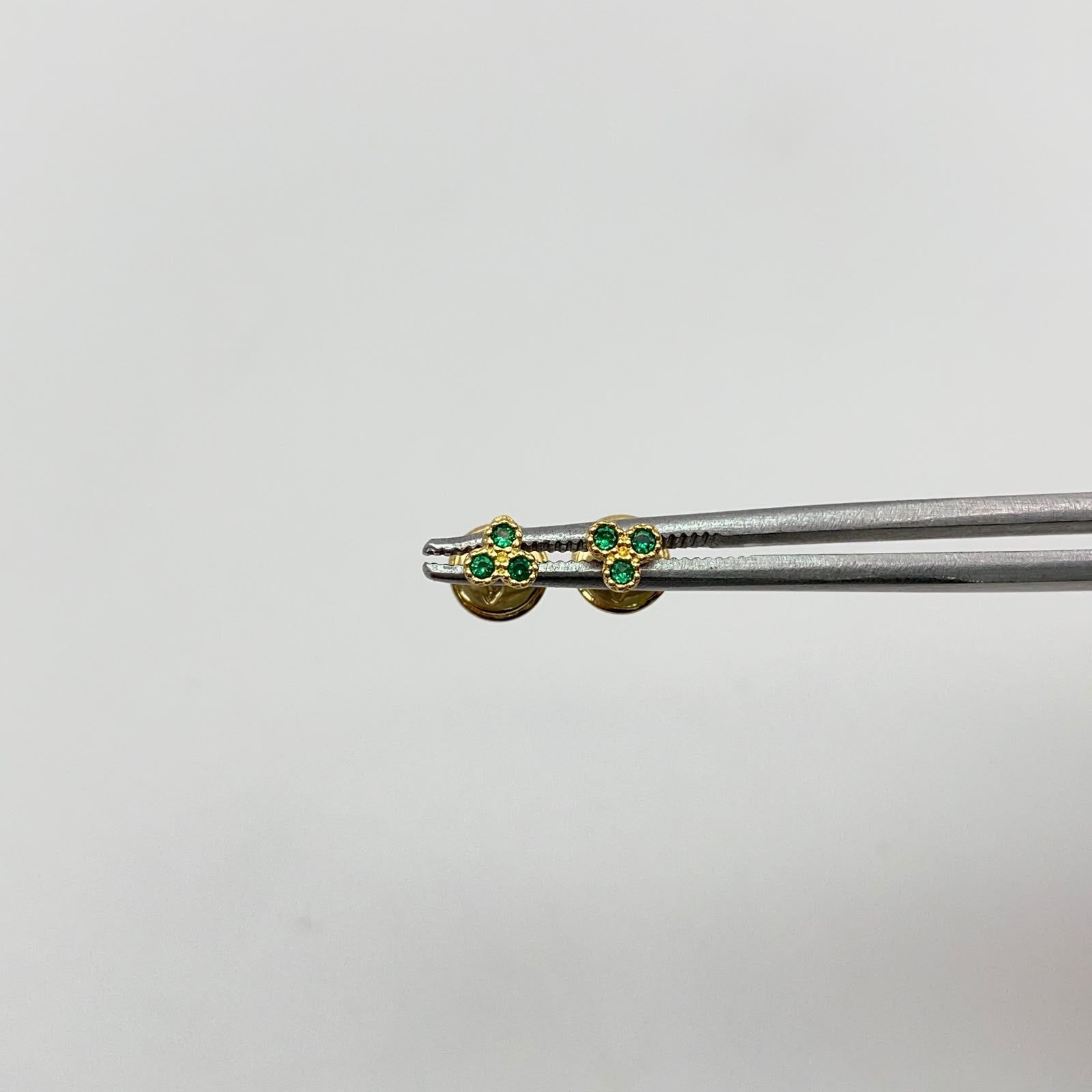 Topos Tres circones verdes Oro amarillo 18k 0,55 Gr / 4,0 mm