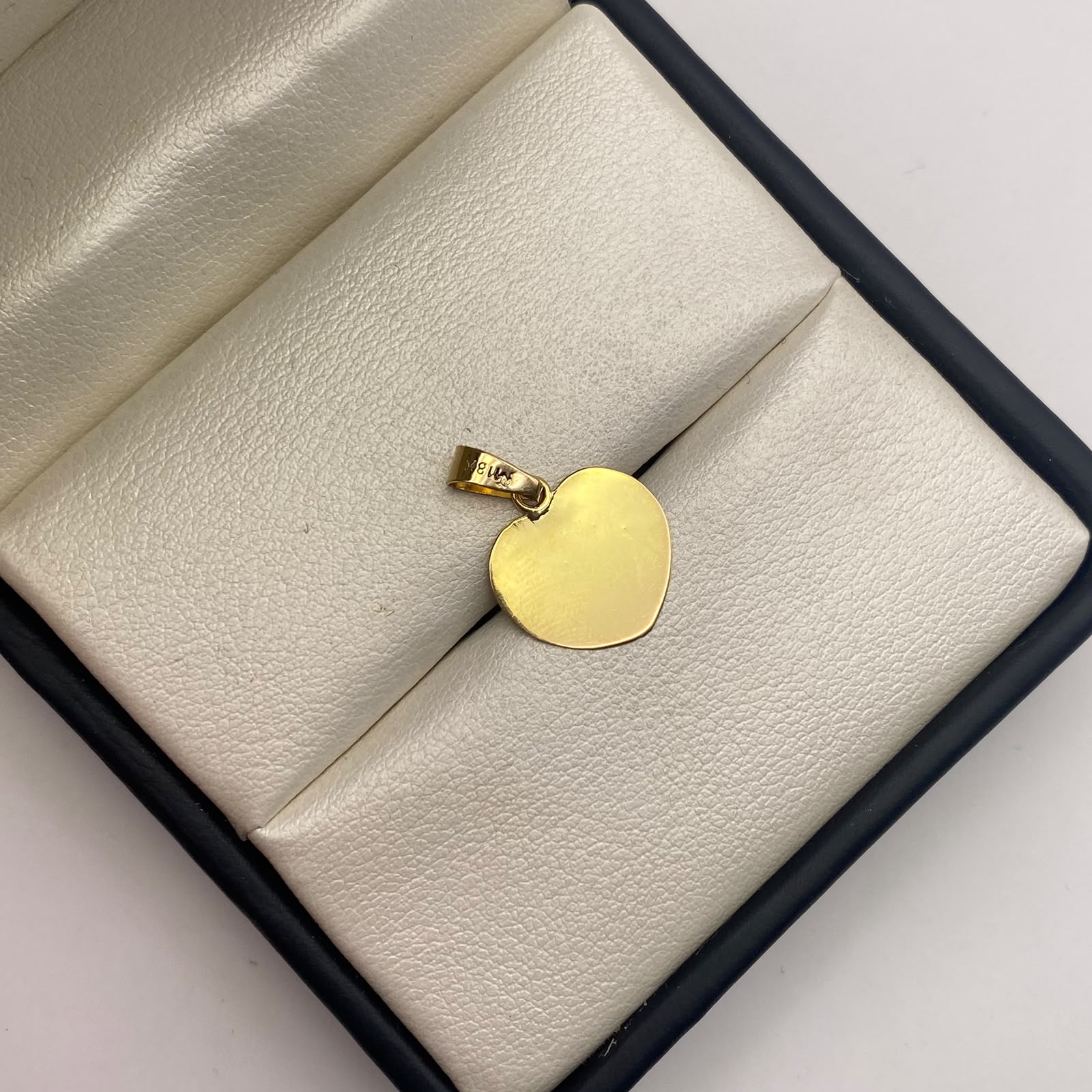 Dije placa fotograbado corazón  Oro amarillo 18k 0,69 Gr / 14,10 mm / 2 Cm
