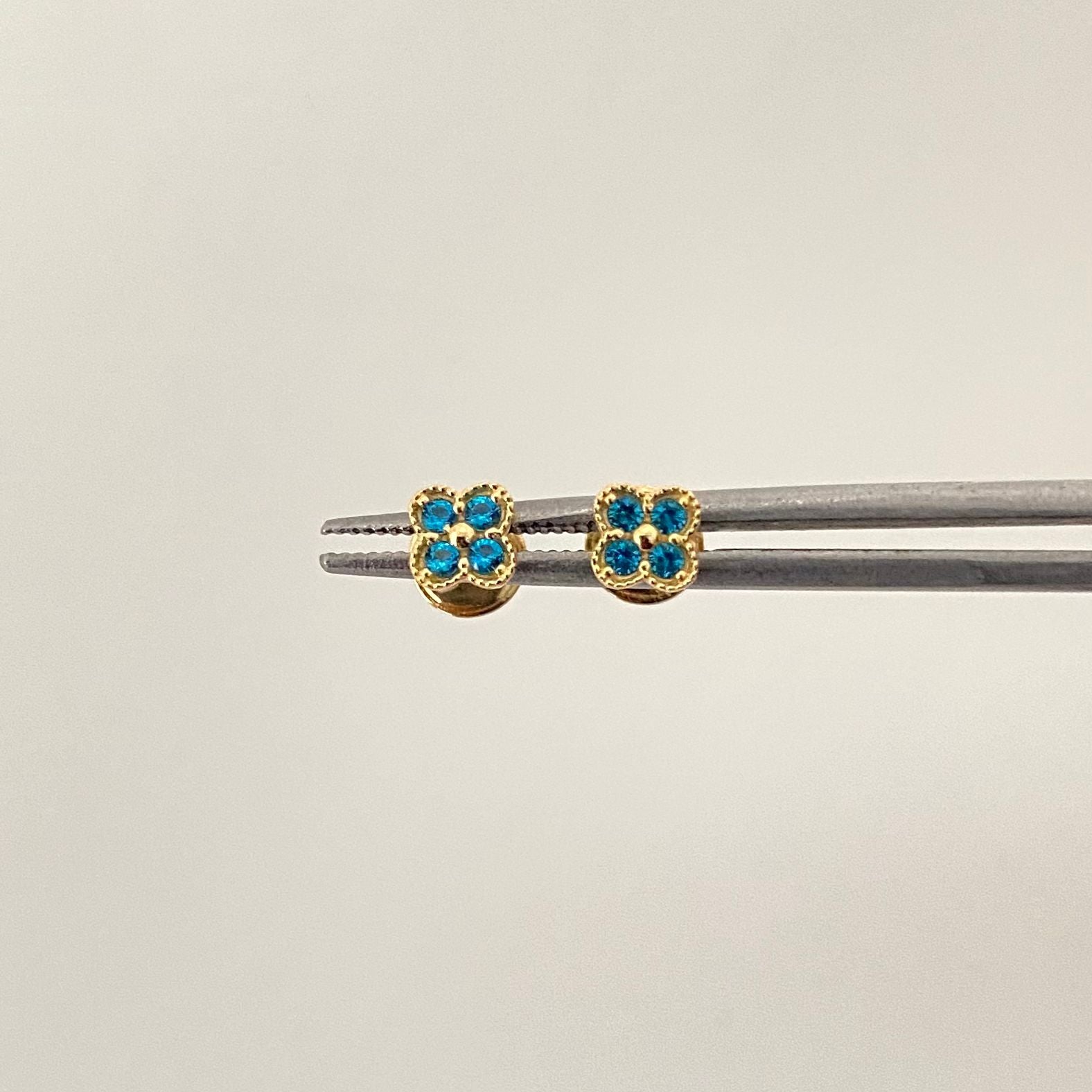 Topos trébol casting celeste Oro amarillo 18k 0,8 Gr / 5,5 mm