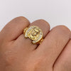 Anillo Rostro cristo circones blancos Oro amarillo 18k / Talla 8 1/2 / 5,95 Gr / 4,9 mm