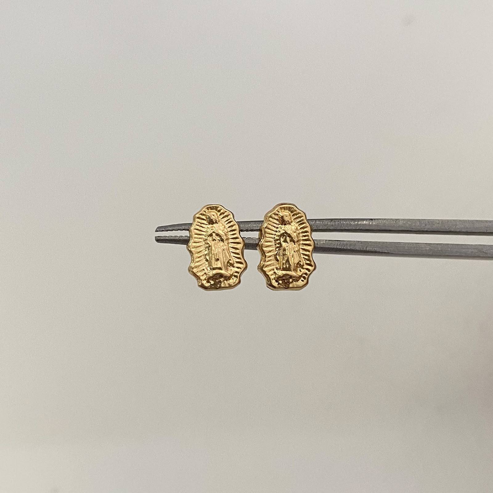 Topos Guadalupe Silueta Oro amarillo 18k 0,8 Gr / 6,9 mm