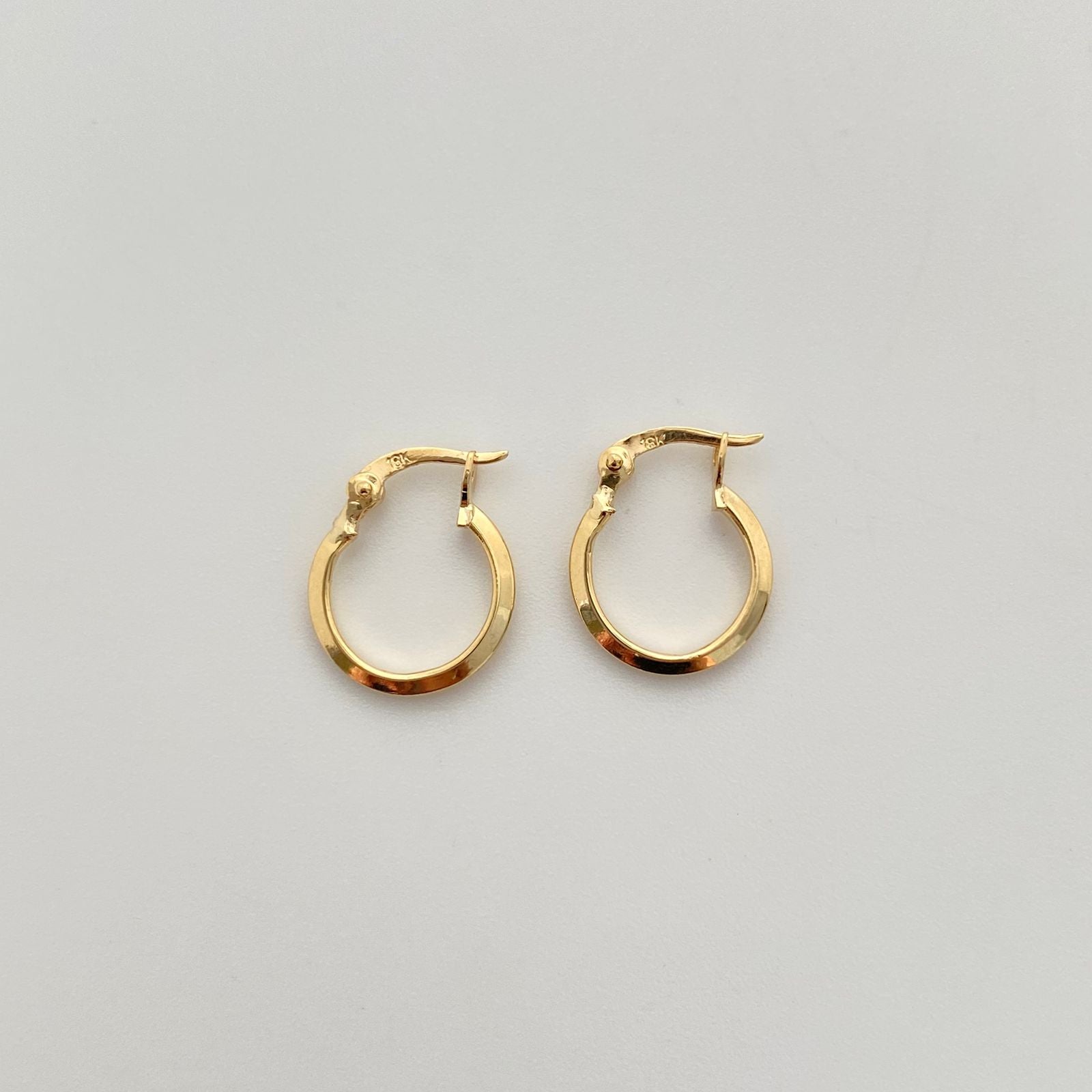 Candonga media lisa  Oro amarillo 18k 0,75 Gr / 1,5 Cm