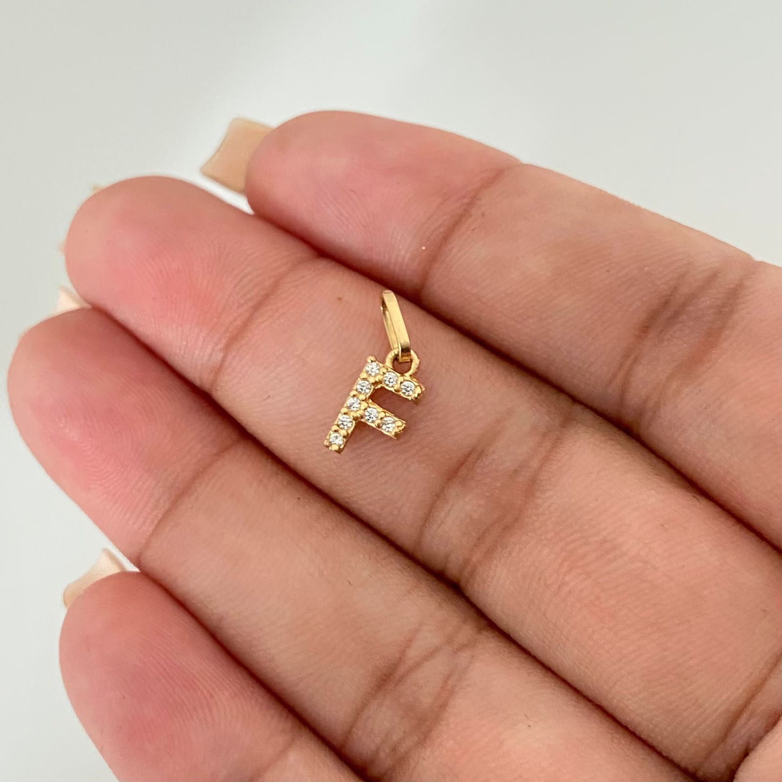 Dije letra F casting Oro amarillo 18k 0,35 Gr / 1,5 Cm