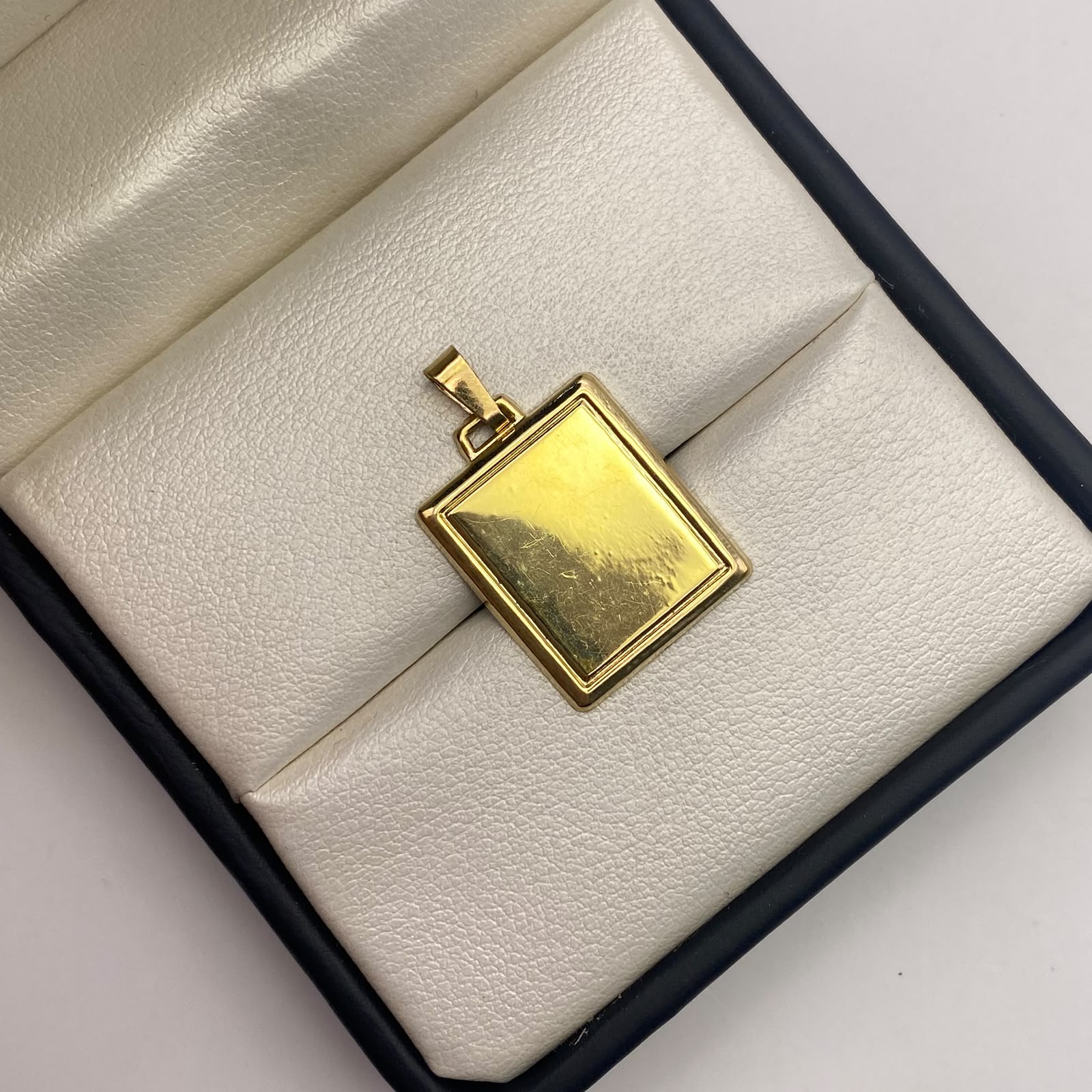 Dije placa fotograbado Oro amarillo 18k 1,53 Gr / 17,15 mm / 2,5 Cm
