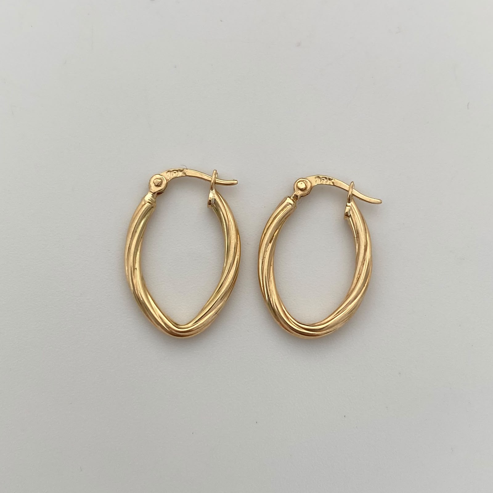 Candonga Entorchada Ovalada Oro amarillo 18k 1,1 Gr / 2 Cm