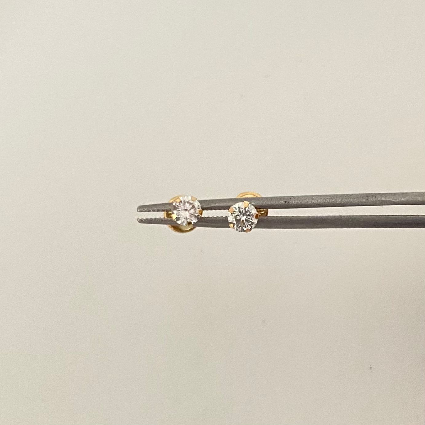 Topos circon blanco (Joya) Oro amarillo 18k 0,65 Gr / 4,0 mm