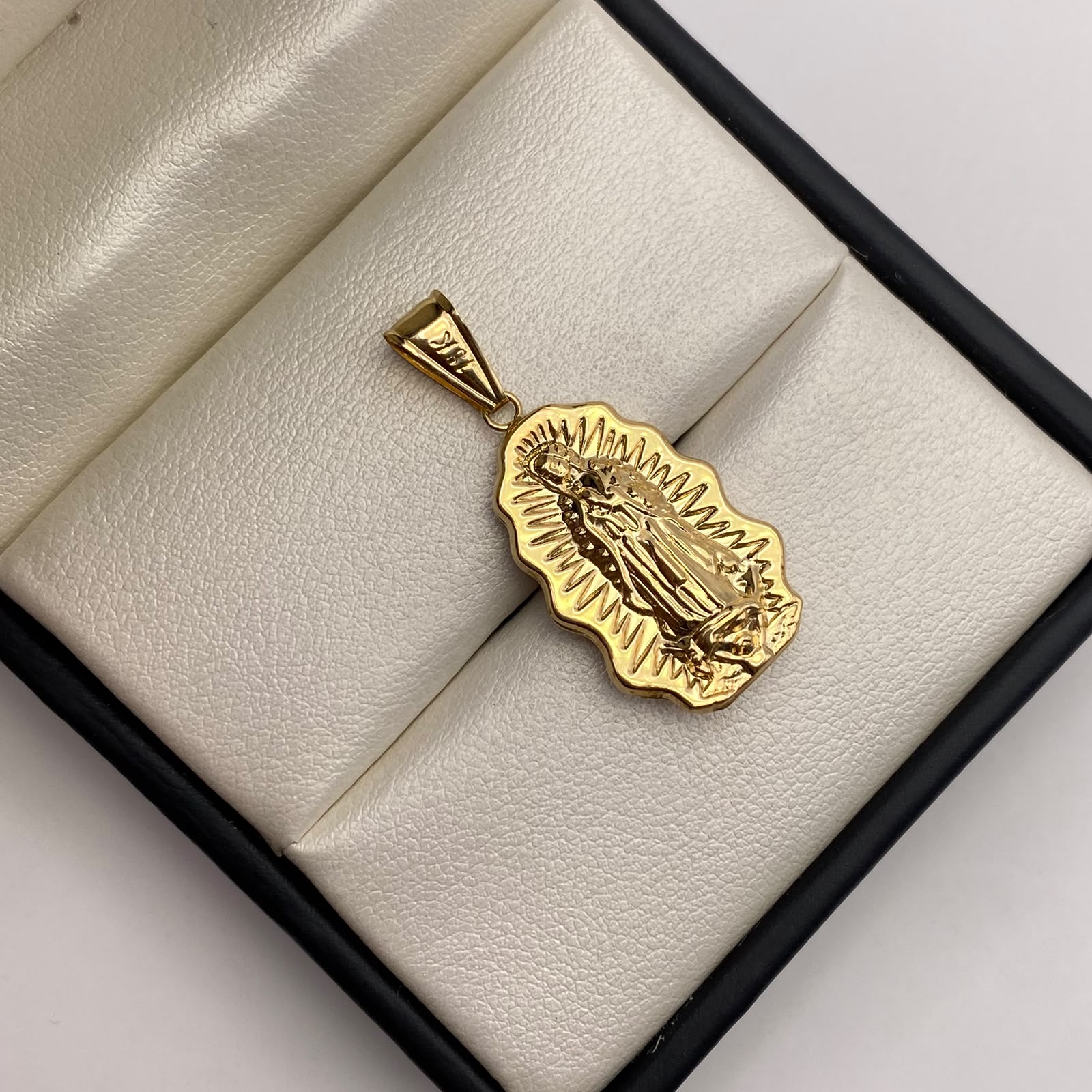 Dije Virgen de guadalupe siluet Oro amarillo 18k 2,17 Gr / 16,3 mm / 3,5 Cm