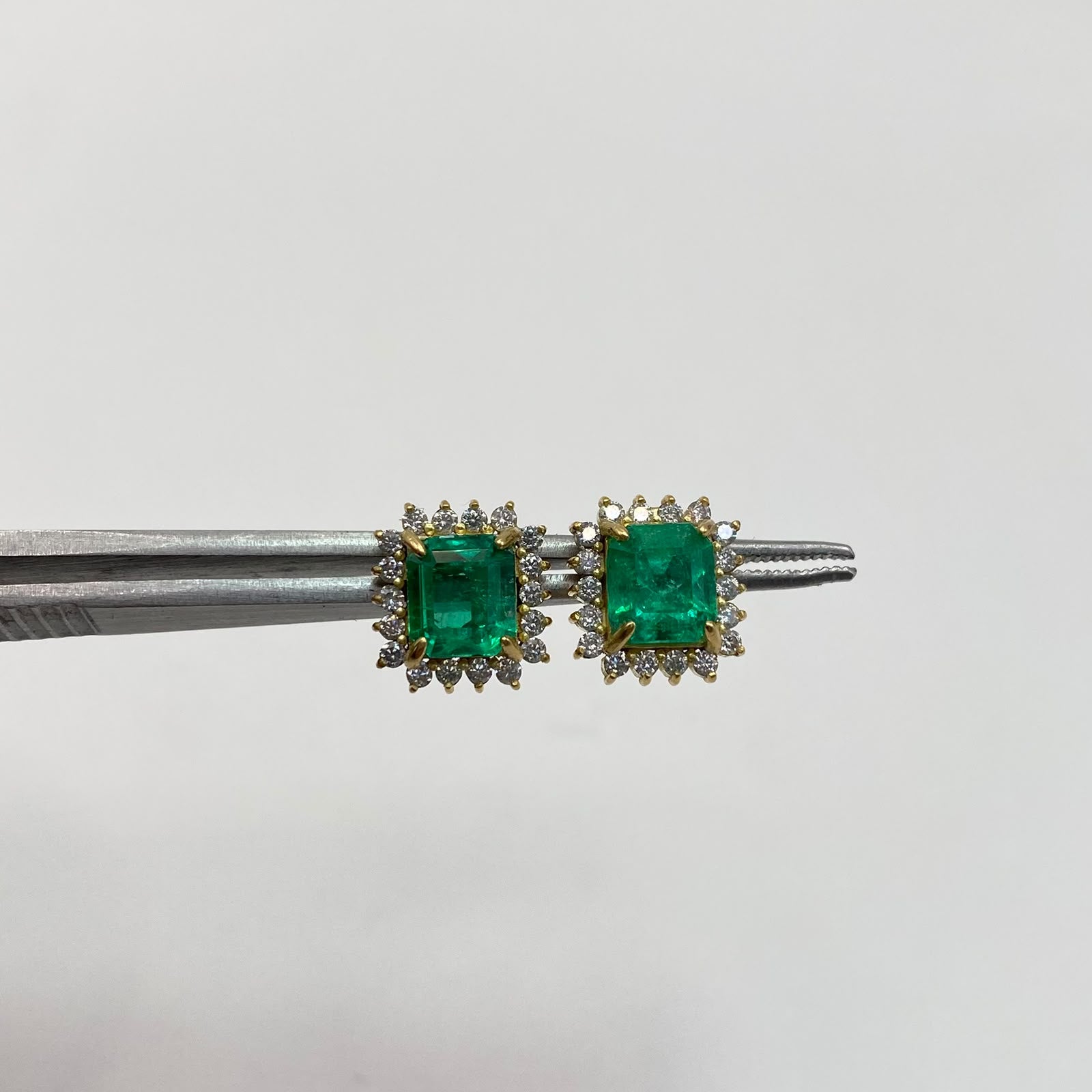 Topos Esmeralda y moissanitas Oro amarillo 18k 4,5 Gr / 10,5 mm