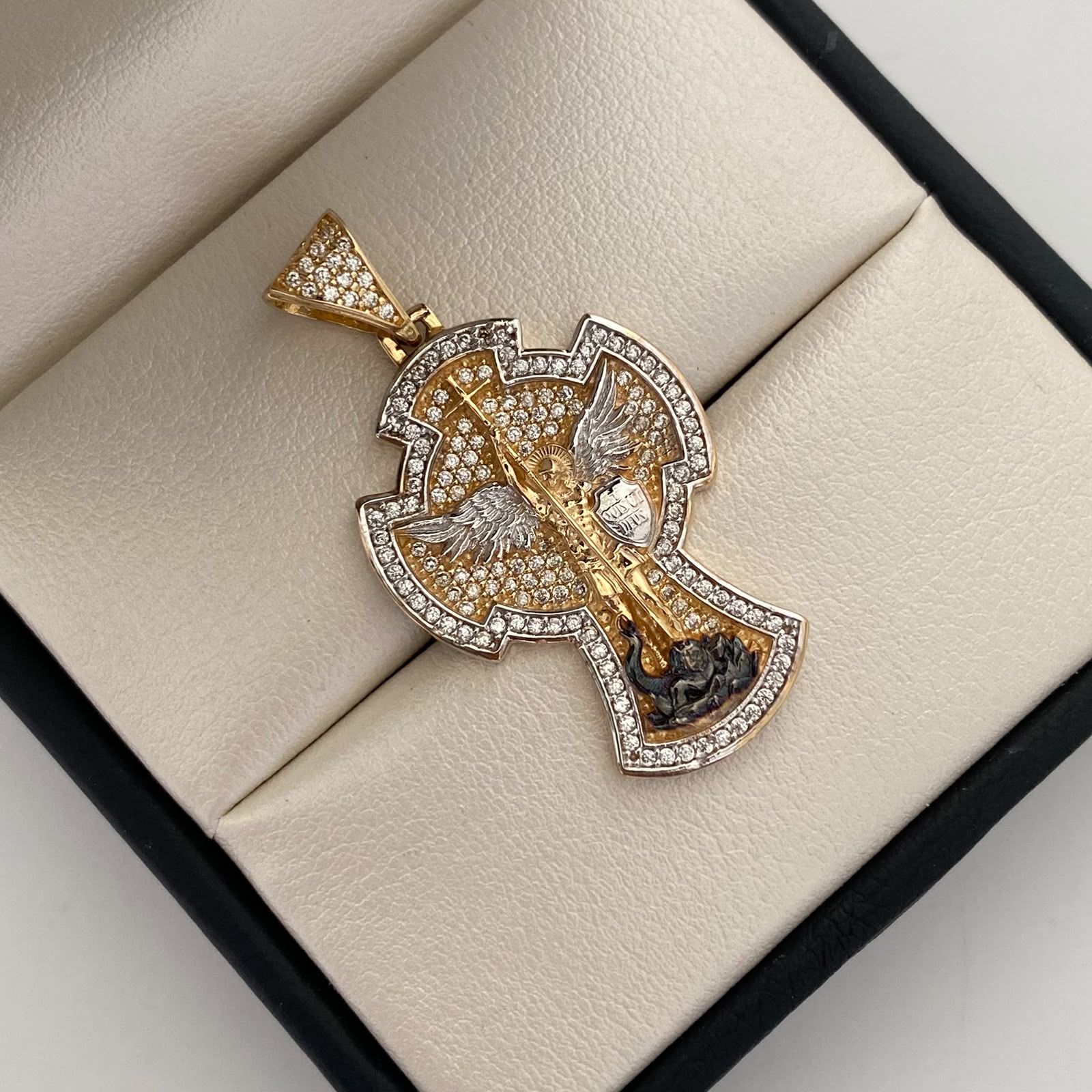 Dije Cruz San Miguel Arcangel Casting Oro amarillo y Oro blanco 18k 8,5 Gr / 22,9 mm / 4,1 Cm