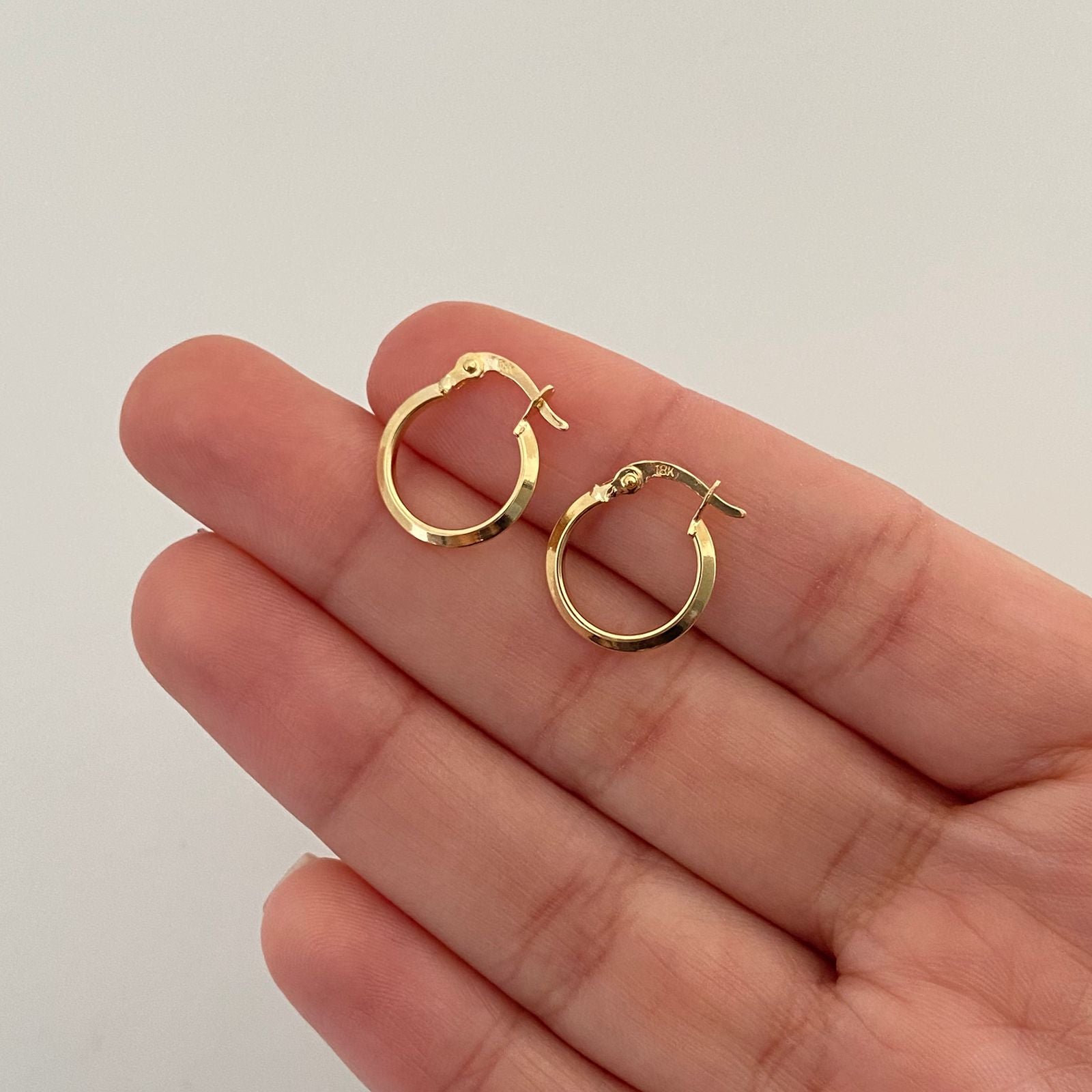 Candonga redonda lisa Oro amarillo 18k 0,8 Gr / 1,6 Cm