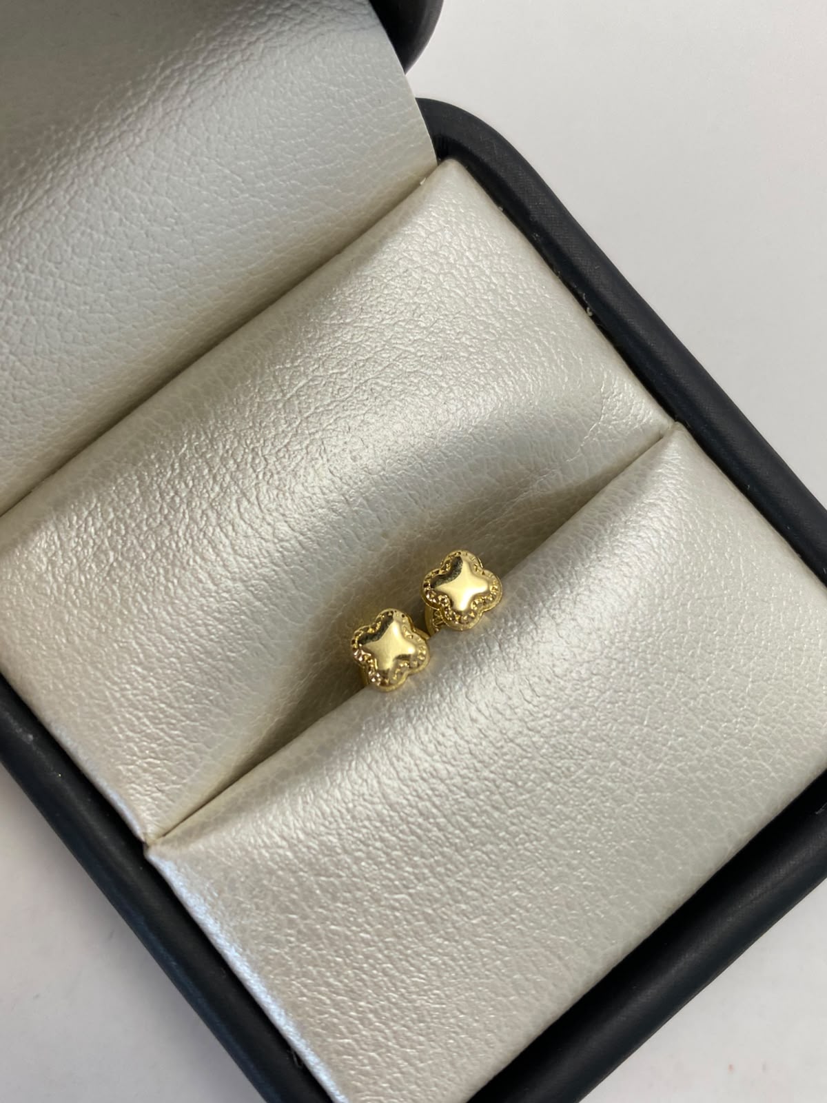 Topos trebol borde diamantado Oro amarillo 18k 0,4 Gr