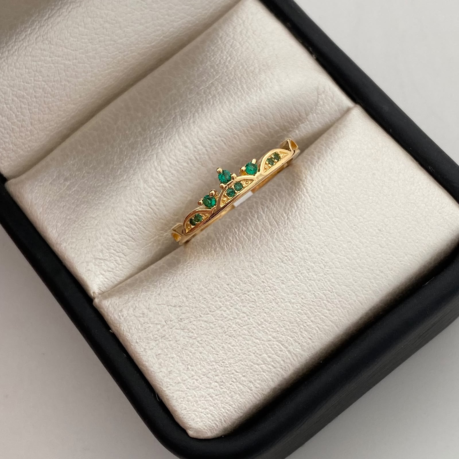 Anillo 15 Tiara Casting Verde Oro amarillo 18k / Talla 6 / 1,75 Gr