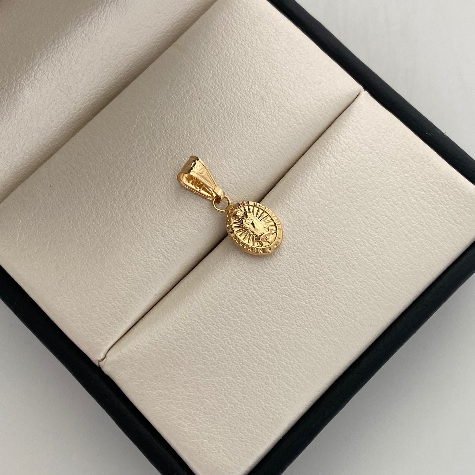 Dije Virgen de Gaudalupe Oro amarillo 18k 1,15 Gr / 12,5 mm / 2,6 Cm