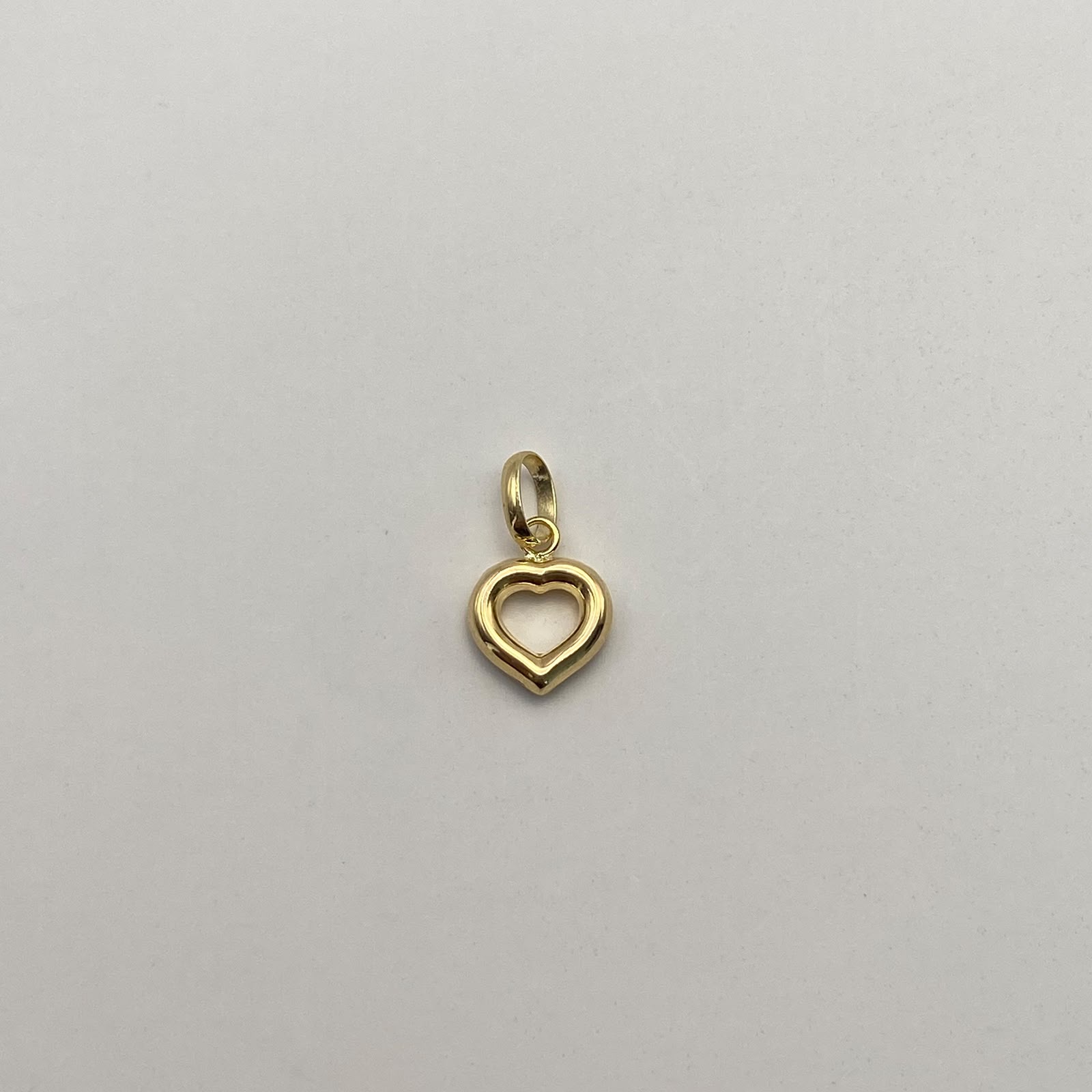 Dije Corazon Silueta Oro amarillo 18k 0,4 Gr / 8,6 mm / 1,6 Cm