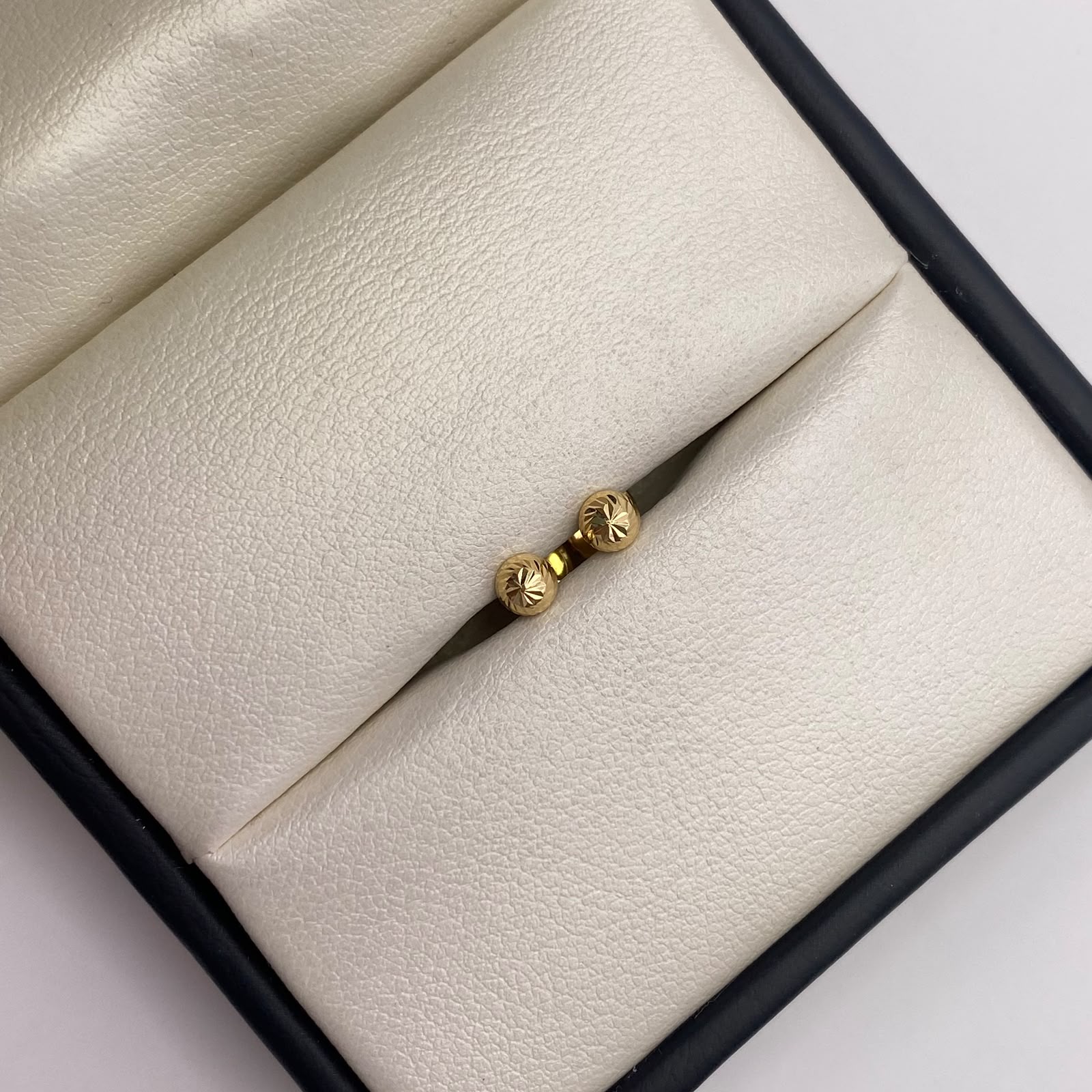 Topos bola diamantada 4mm Oro amarillo 18k 0,5 Gr