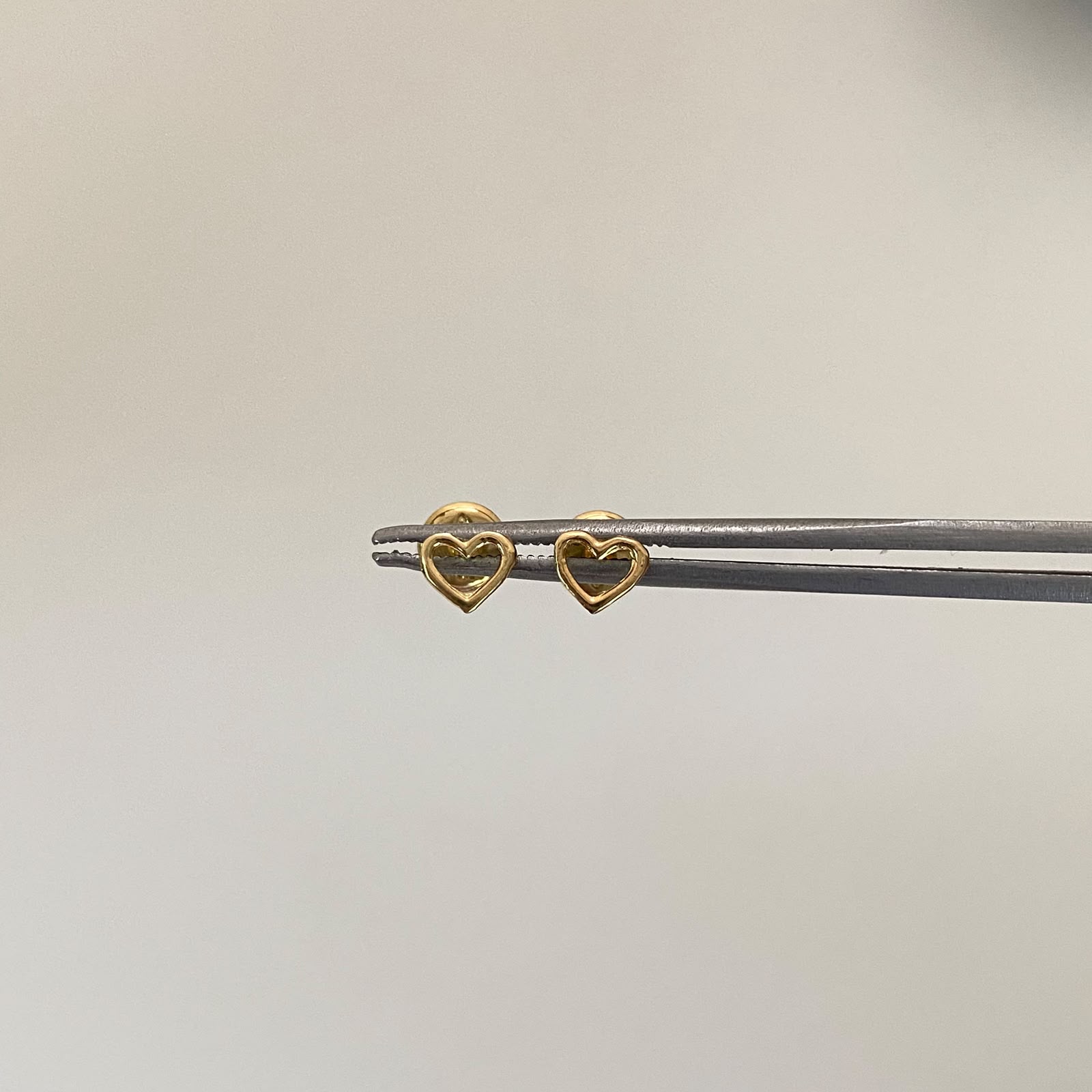 Topos silueta corazon liso  Oro amarillo 18k 0,5 Gr / 3 mm