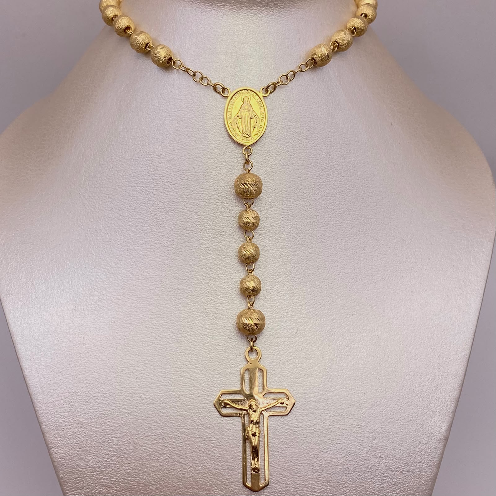 Rosario bola diamantada mate 6 y 8 virgen milagrosa  Oro amarillo 18k 28,30 Gr / 60 Cm