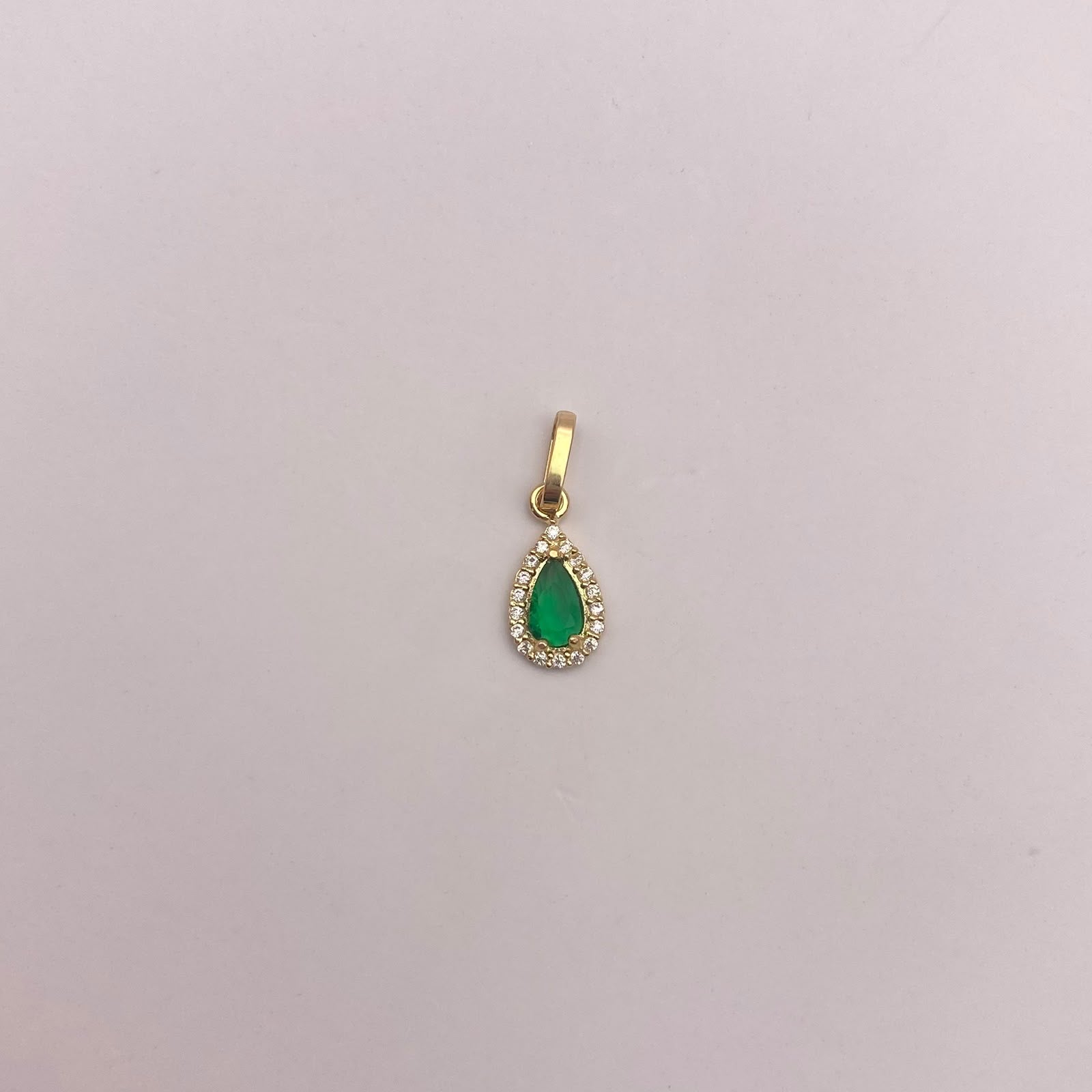 Dije Gota circon verde y blancos Oro amarillo 18k 0,4 Gr / 5,5 mm / 1,5 Cm