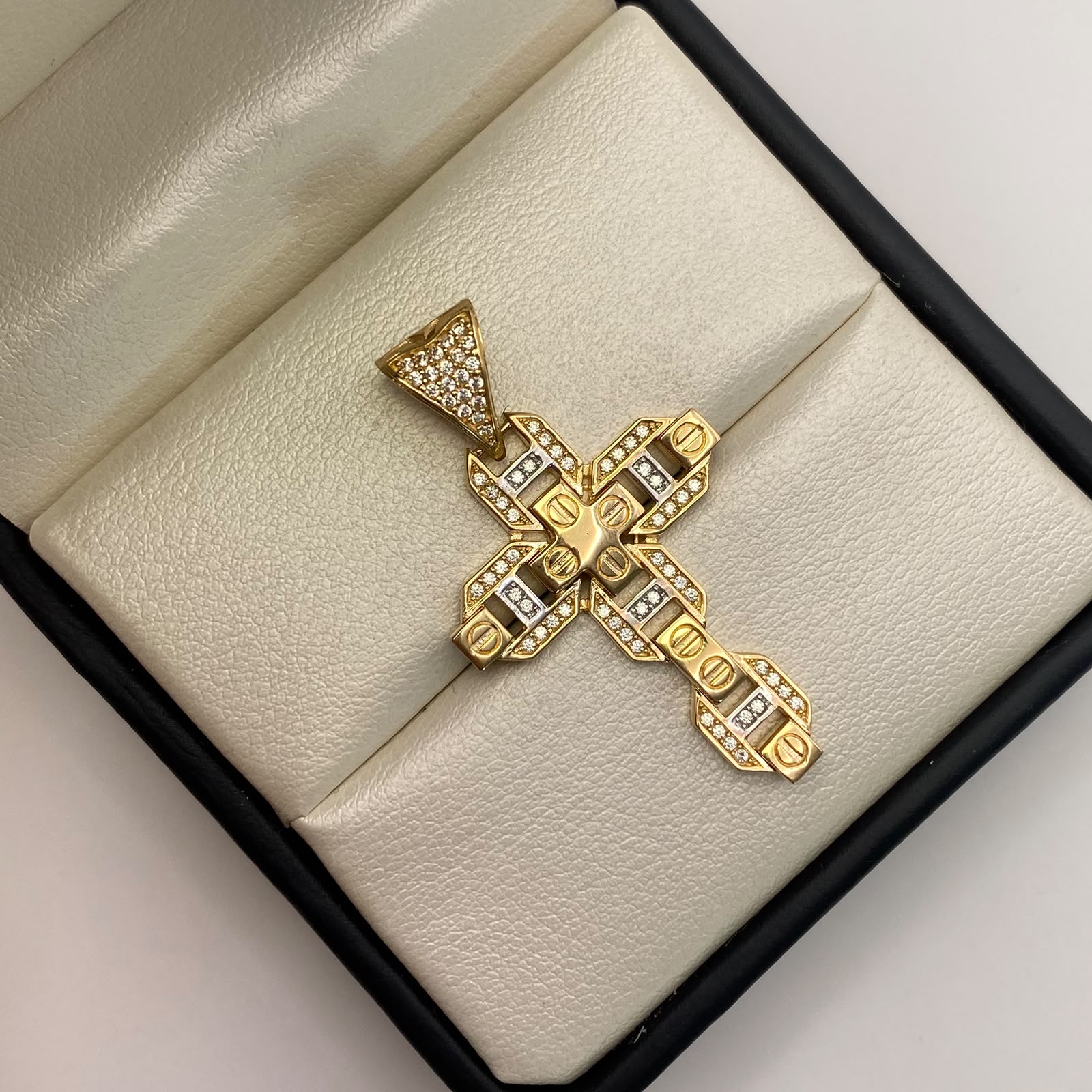 Dije cruz circones blancos Oro amarillo y Oro blanco 18k 6,6 Gr / 25,05 mm / 4,5 Cm