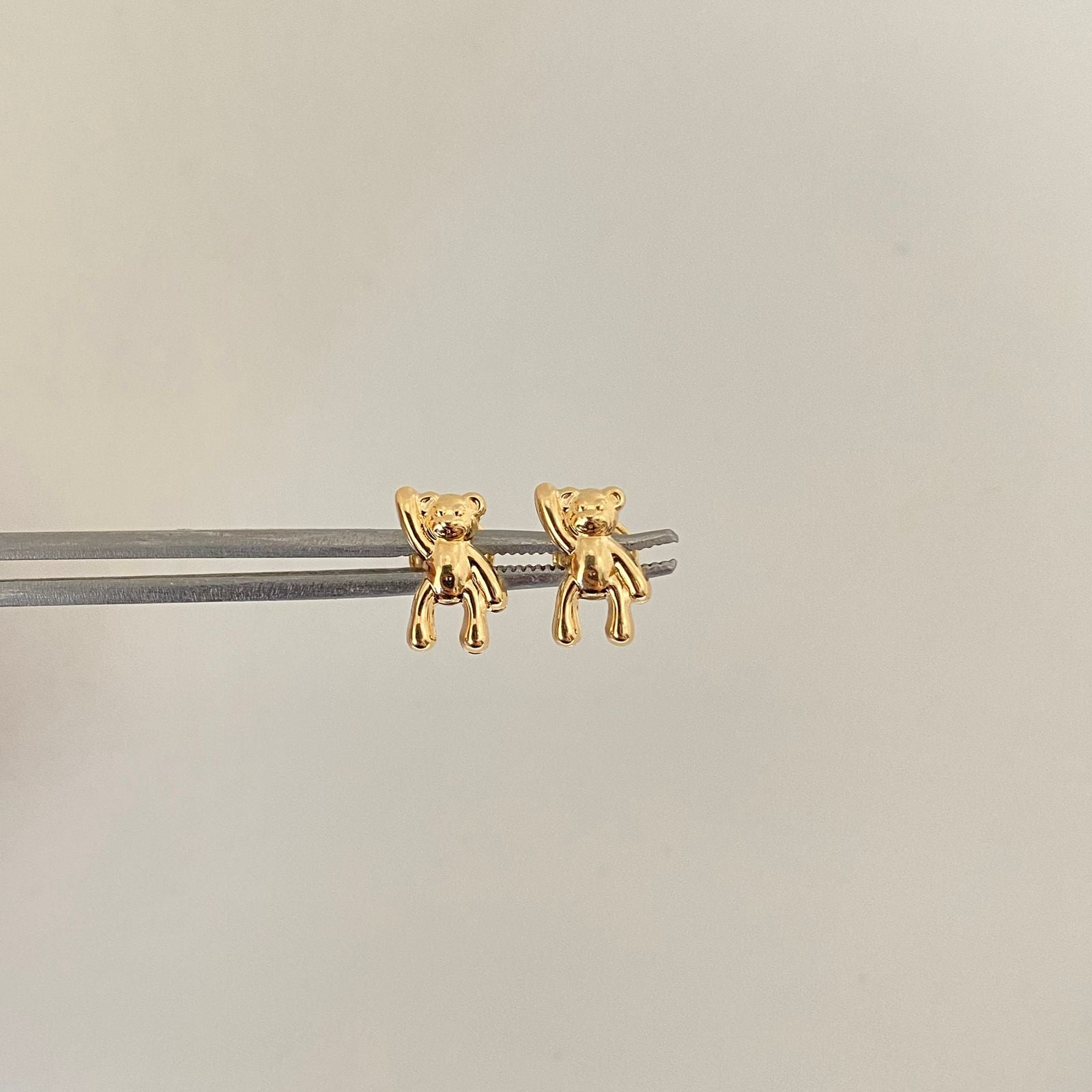 Topos mini oso mano alzada  Oro amarillo 18k 0,8 Gr / 6,5 mm