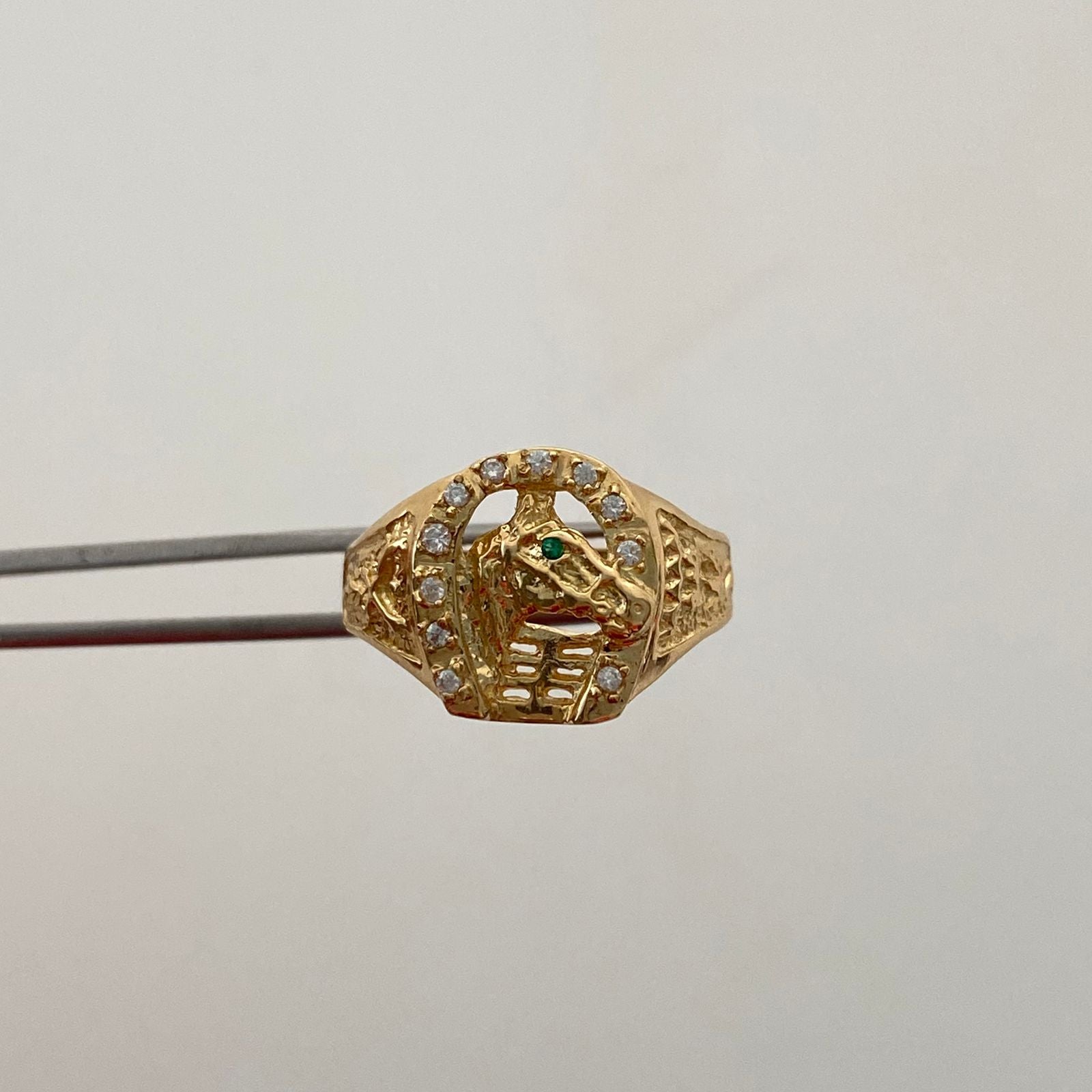 Anillo Caballo casting blanco Oro amarillo 18k / Talla 10 / 5,15 Gr / 3,9 mm