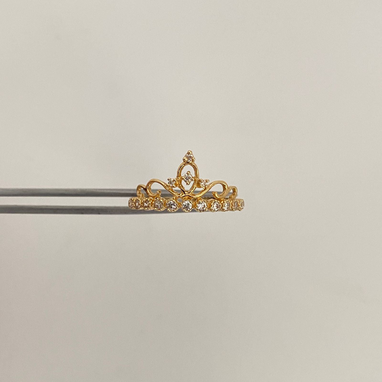 Anillo 15 tiara circones blancos Oro amarillo 18k / Talla 6 1/4 / 1,7 Gr