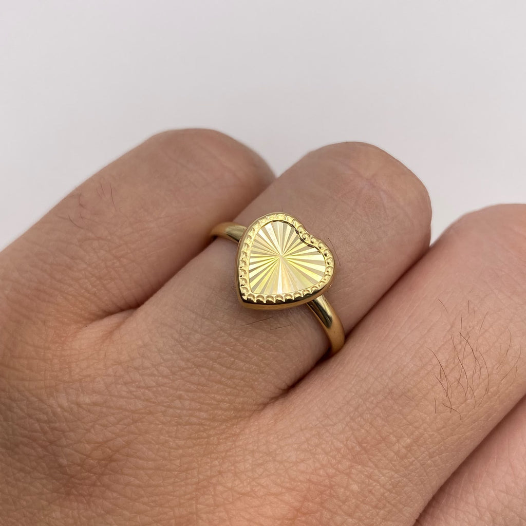 Anillo corazón diamantado Oro amarillo 18k / Talla 7 1/4 / 1,22 Gr / 2,15 mm