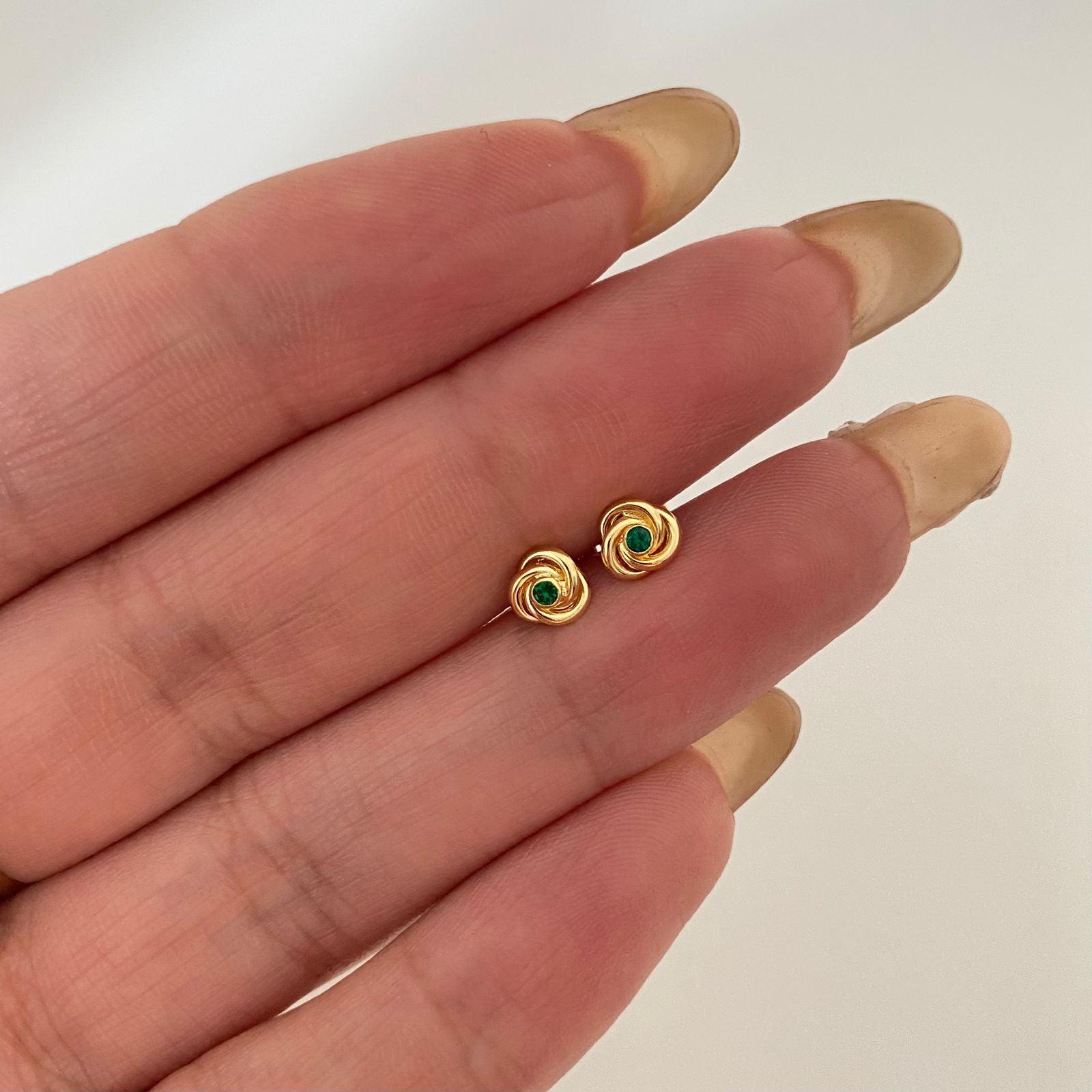 Topos nudo liso circón central verde Oro amarillo 18k 0,65 Gr / 5,1 mm