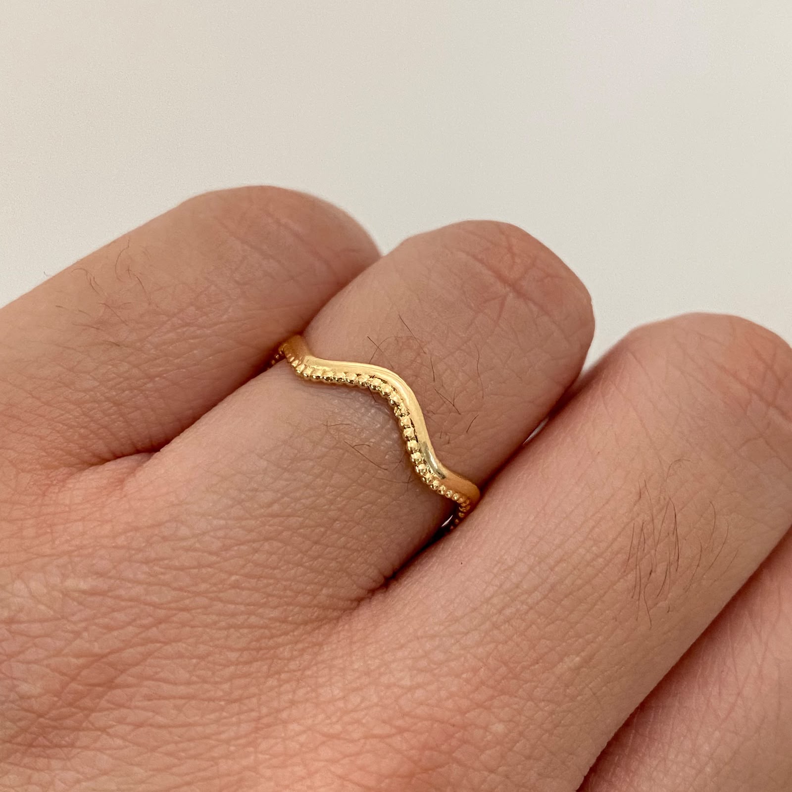 Anillo Ondas Oro amarillo 18k / Talla 7 1/2 / 1,6 Gr / 2 mm