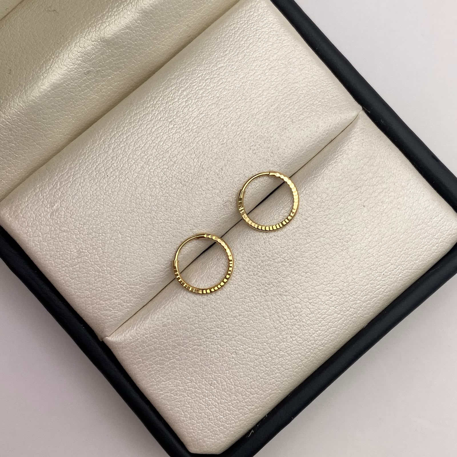 Candonga imperdible diamantadas Oro amarillo 18k 0,52 Gr / 1 Cm