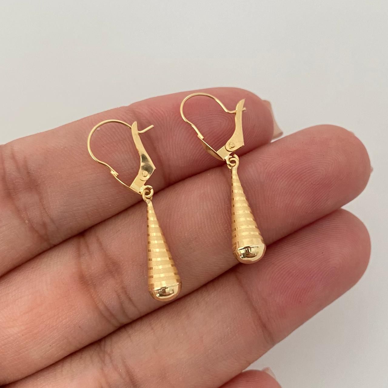 Candonga lagrima Oro amarillo 18k 0,70 Gr / 3,0 Cm