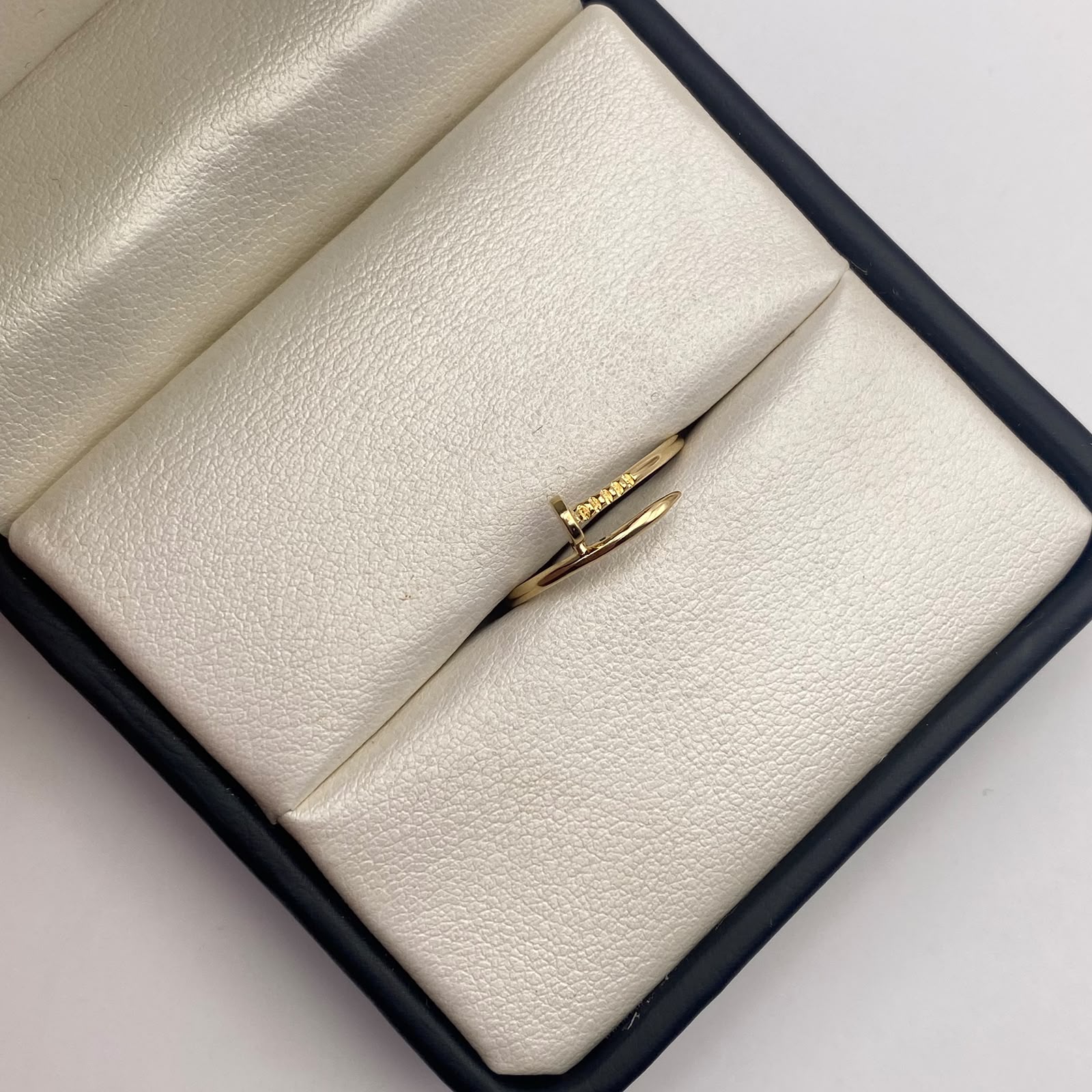 Anillo clavo Oro amarillo 18k / Talla 5 / 1,10 Gr / 1,25 mm