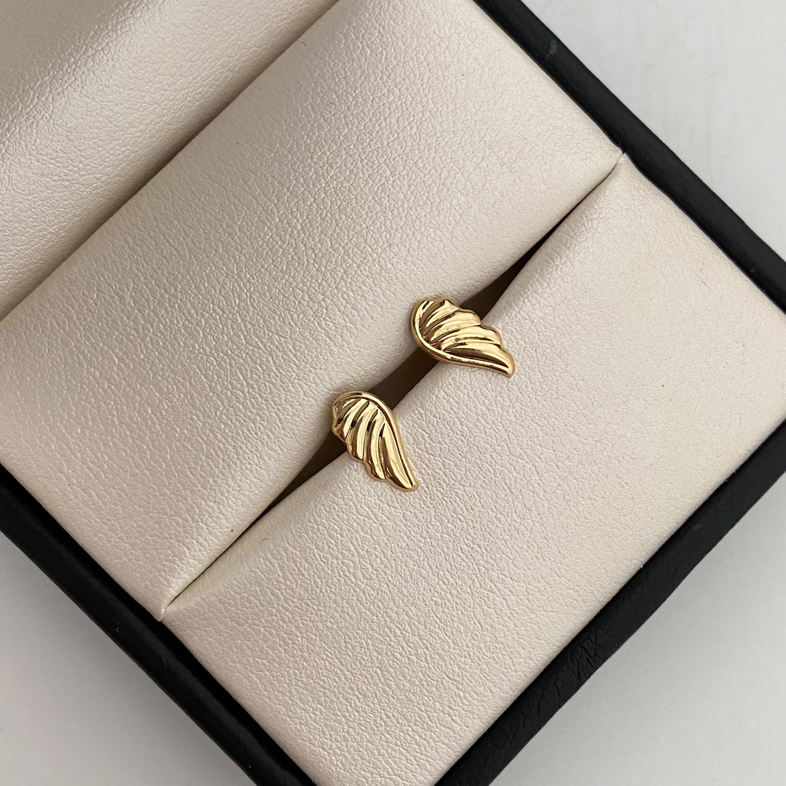 Topos Alas Oro amarillo 18k 0,65 Gr / 5,5 mm