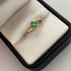 Anillo Trebol Circones Verdes Oro amarillo 18k / Talla 6 3/4 / 1,1 Gr / 1,3 mm