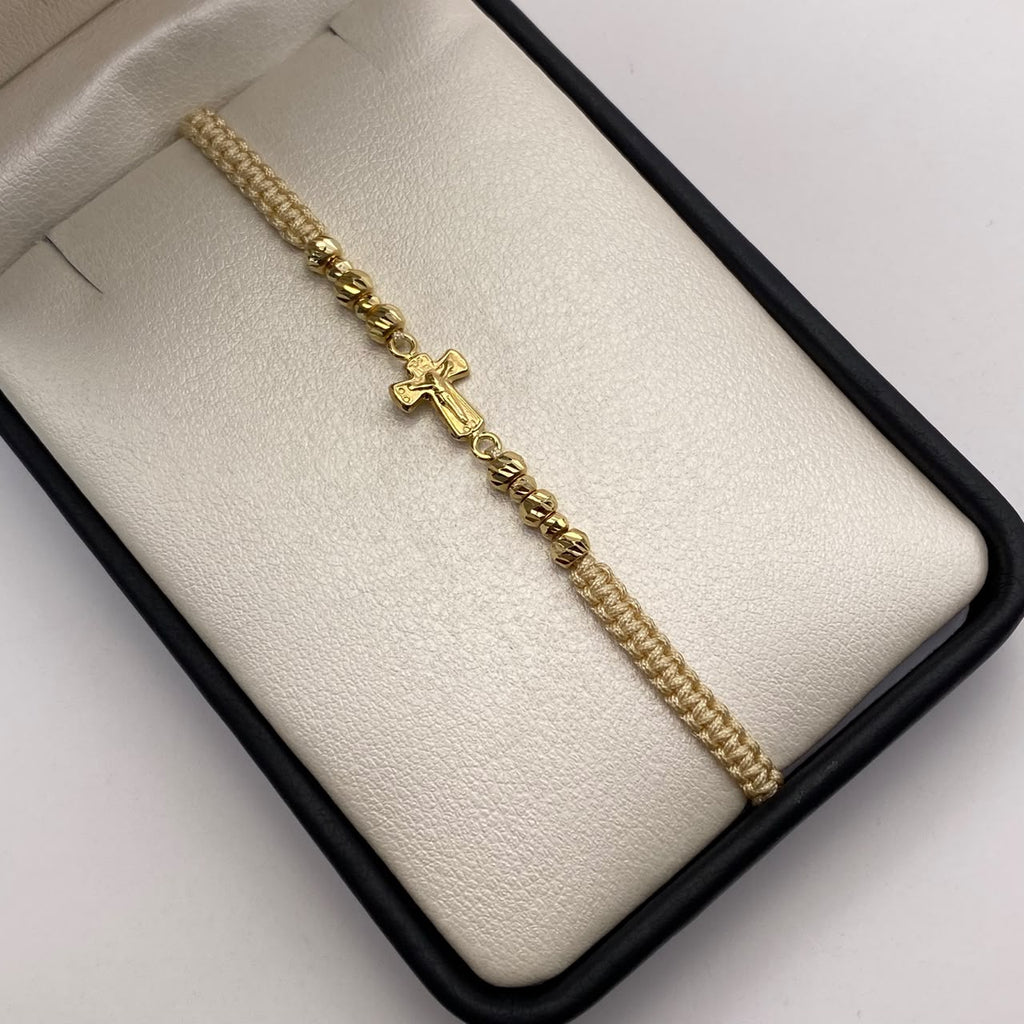 Pulsera tejida Herraje cruz cristo bolas diamantadas 4mm y 3mm hilo beige Oro amarillo 18k 0,9 Gr