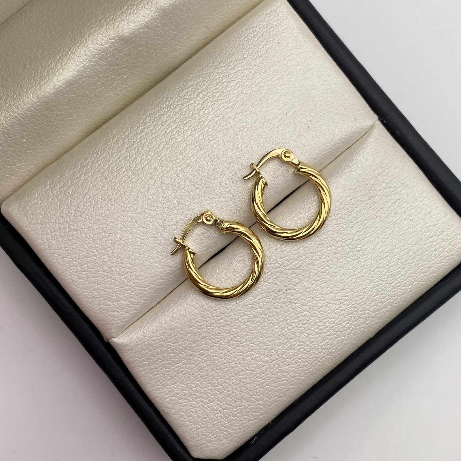 Candonga Entorchada Oro amarillo 18k 1,12 Gr / 1,6 Cm