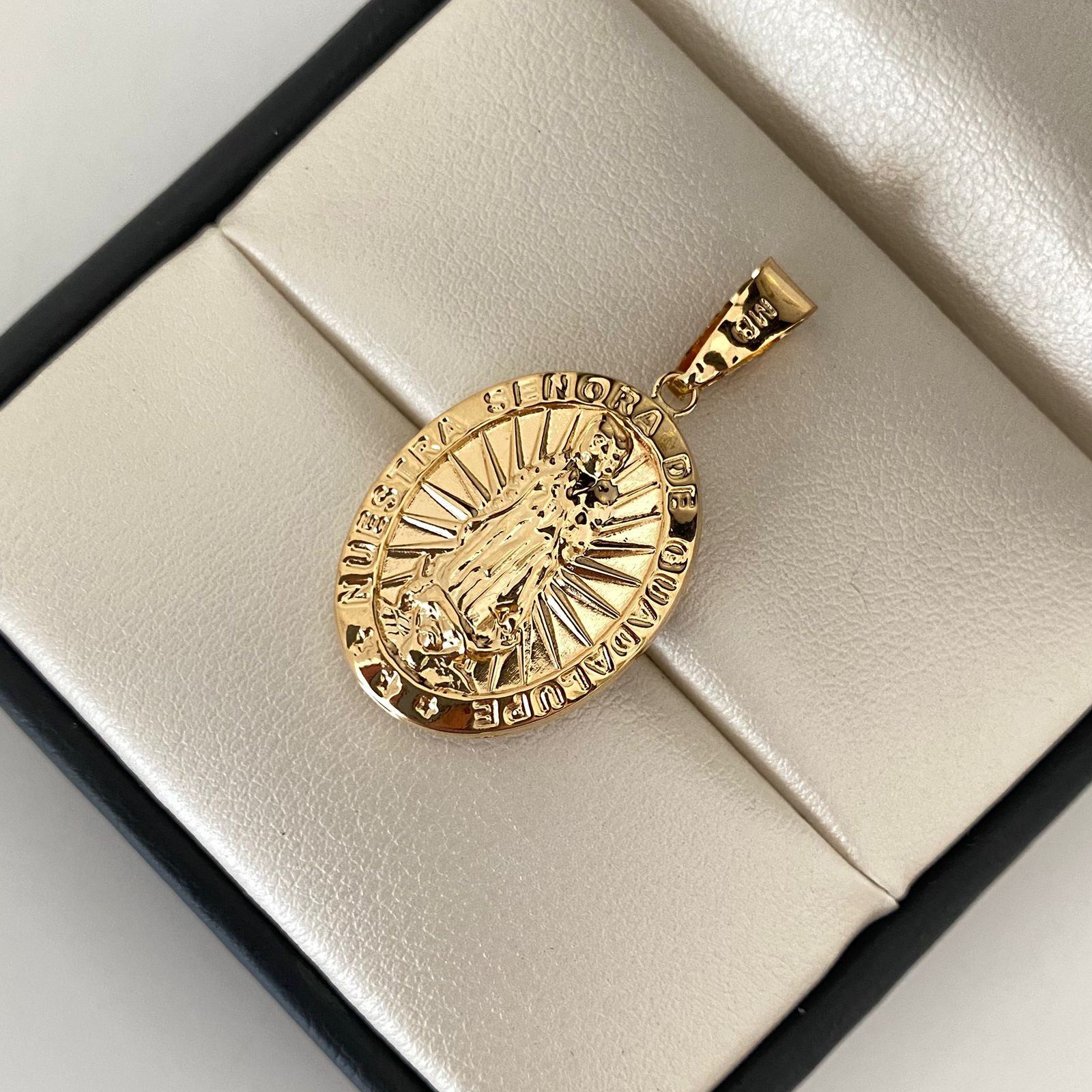 Dije virgen de guadalupe  Oro amarillo 18k 2,5 Gr / 4 Cm