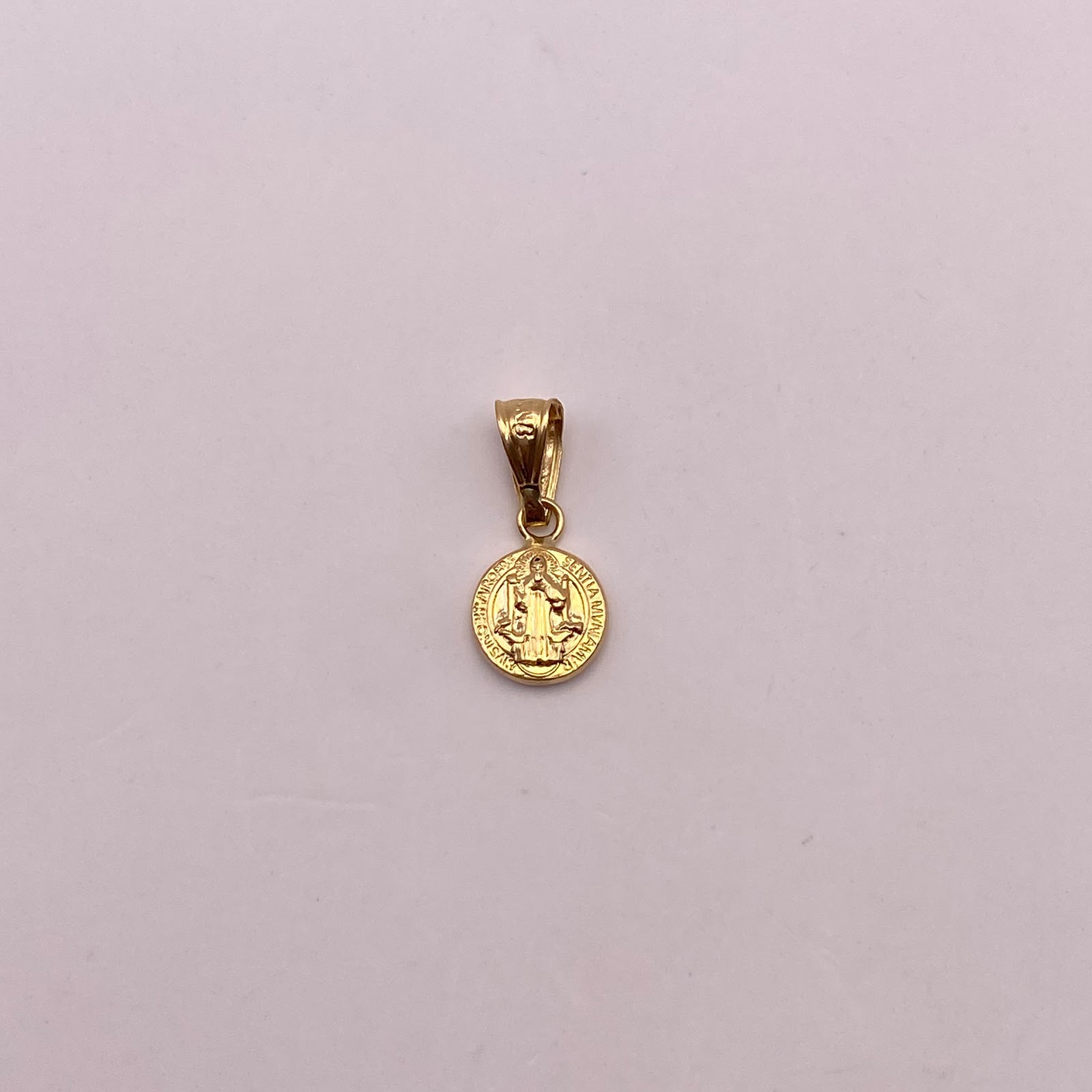 Dije San benito Oro amarillo 18k 0,44 Gr / 8,5 mm / 1,7 Cm