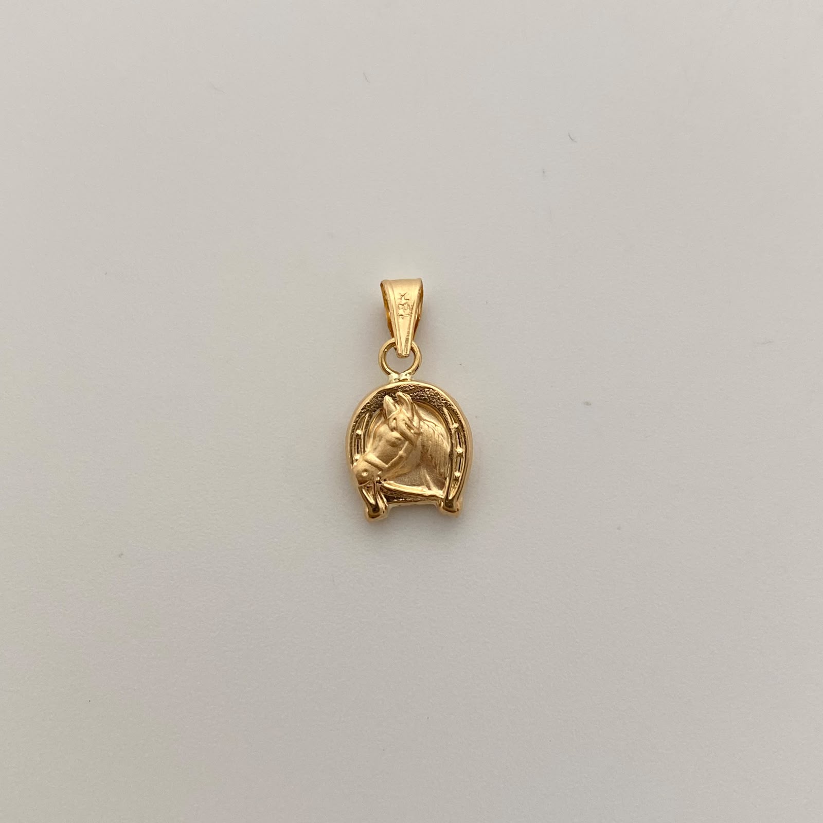 Dije Herradura de Caballo Oro amarillo 18k 0,55 Gr / 8,7 mm / 1,6 Cm