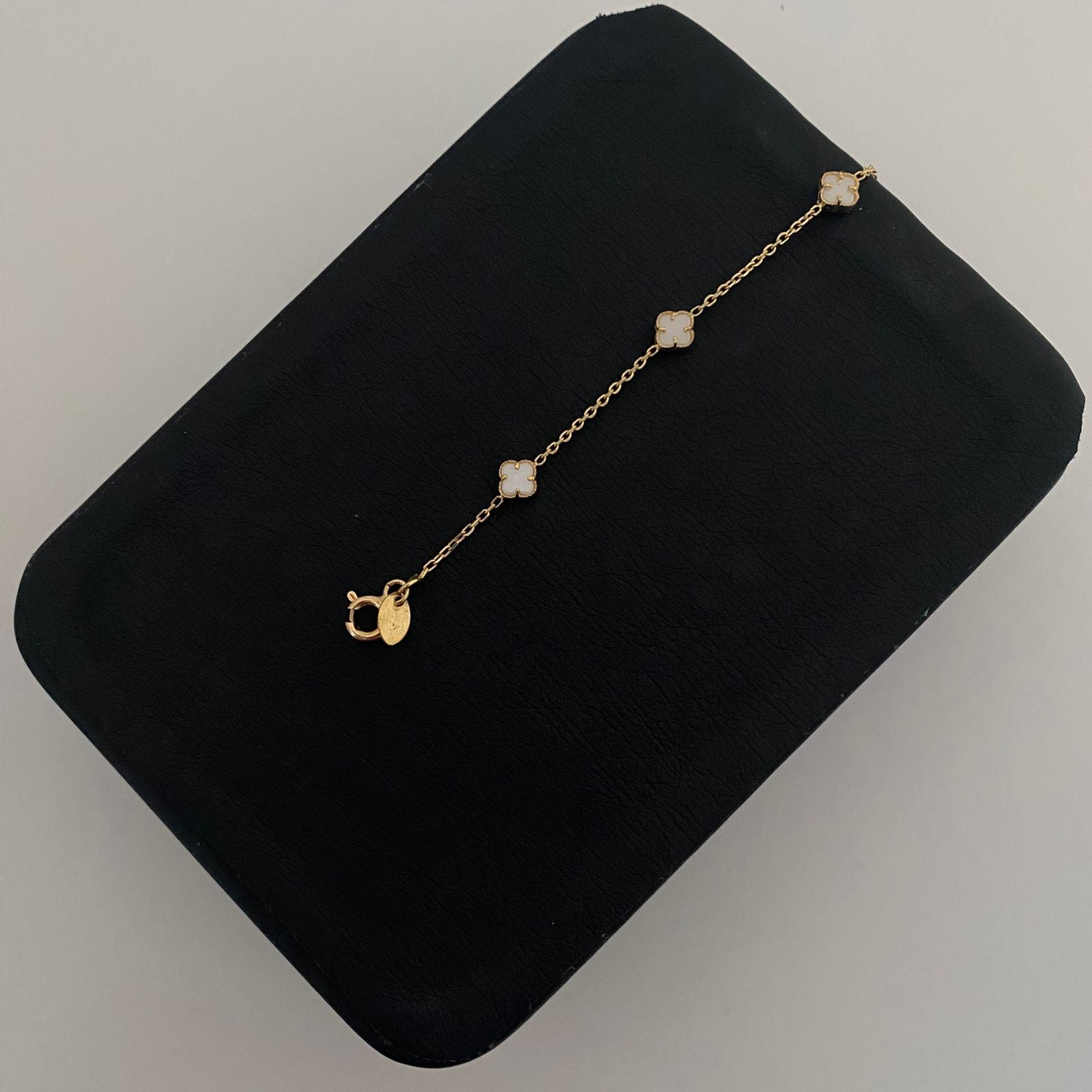 Pulso It trebol fondo blanco Oro amarillo 18k +4 / 2,3 Gr / 4,75 mm / 18 Cm