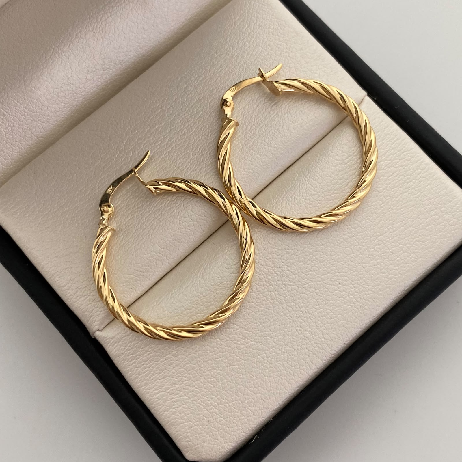 Candonga Entorchada Oro amarillo 18k 2,1 Gr / 2,8 Cm