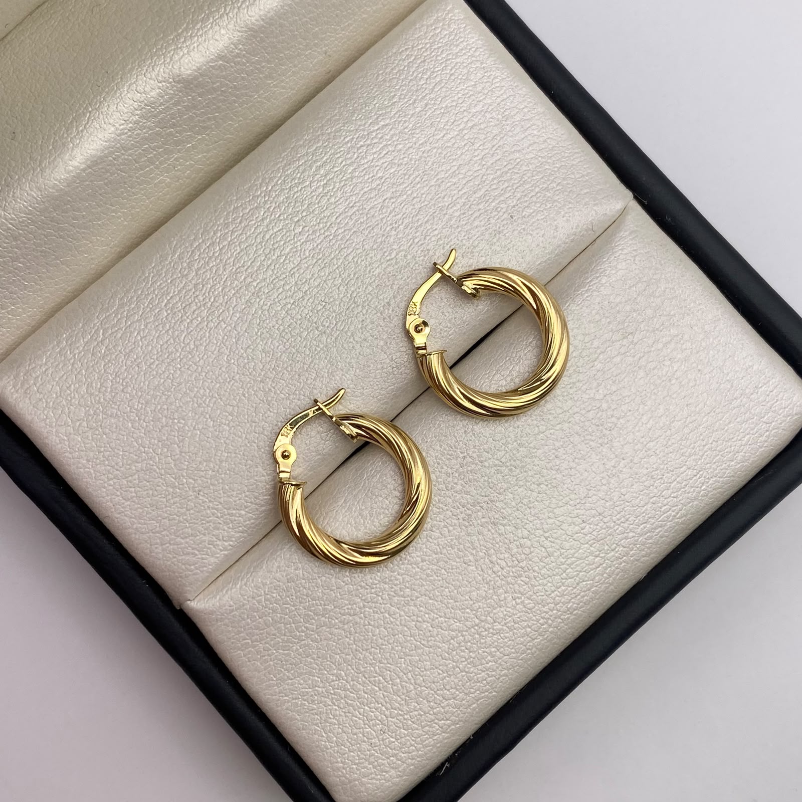 Candonga entorchada Oro amarillo 18k 1,44 Gr / 1,6 Cm