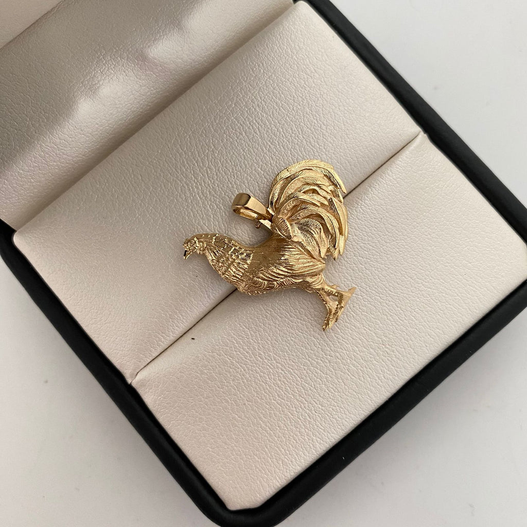 Dije gallo (POR FABRICACION) Oro amarillo 18k 6,8 Gr / 19,34 mm / 1,7 Cm